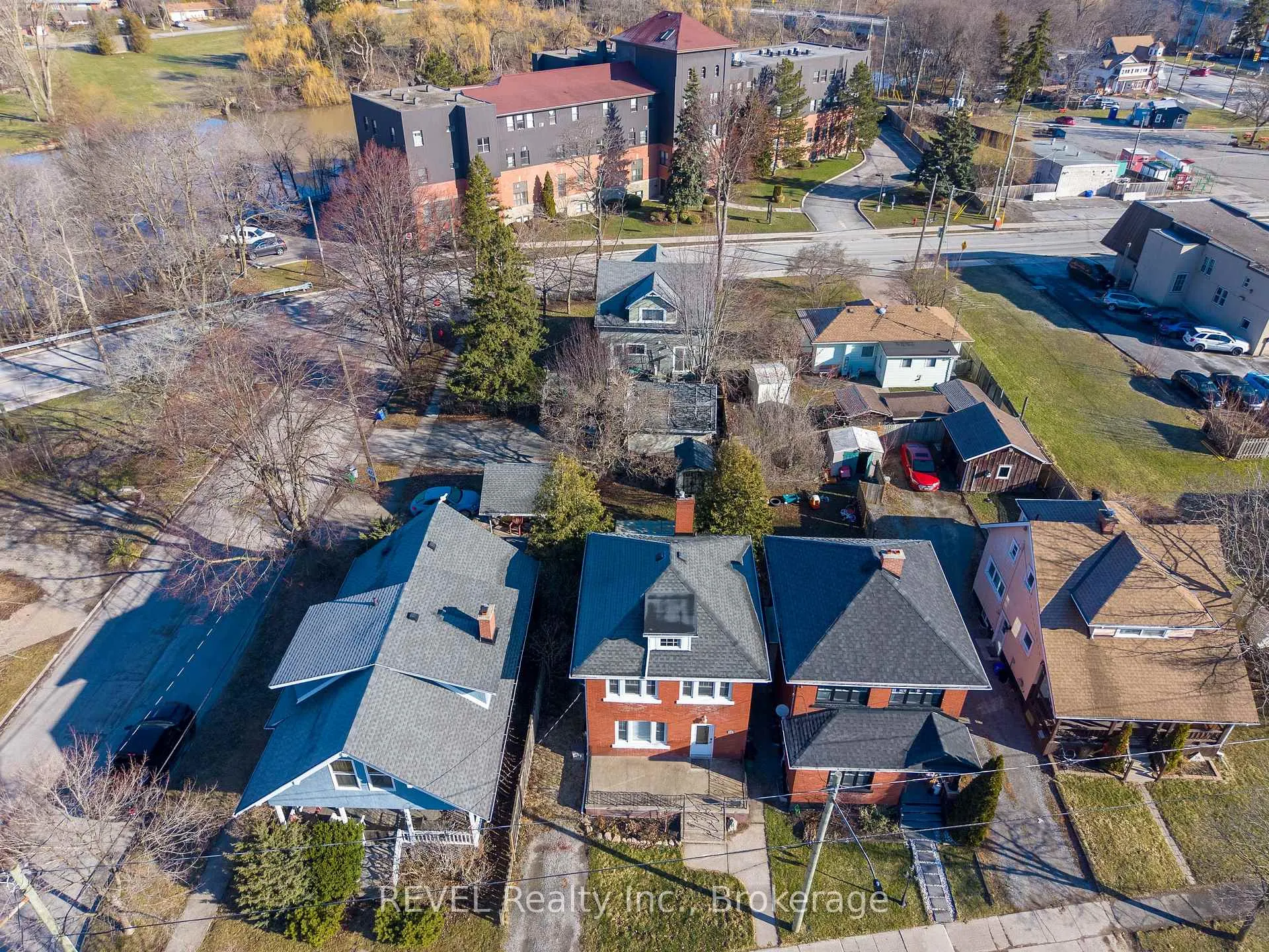 Photo 36 of 212 Maple Street, Welland, Broadway — HOMEH