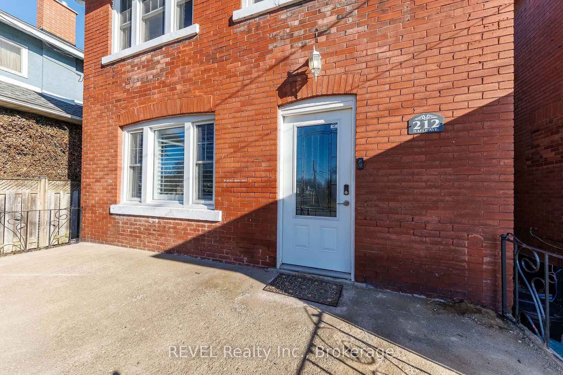 Photo 38 of 212 Maple Street, Welland, Broadway — HOMEH