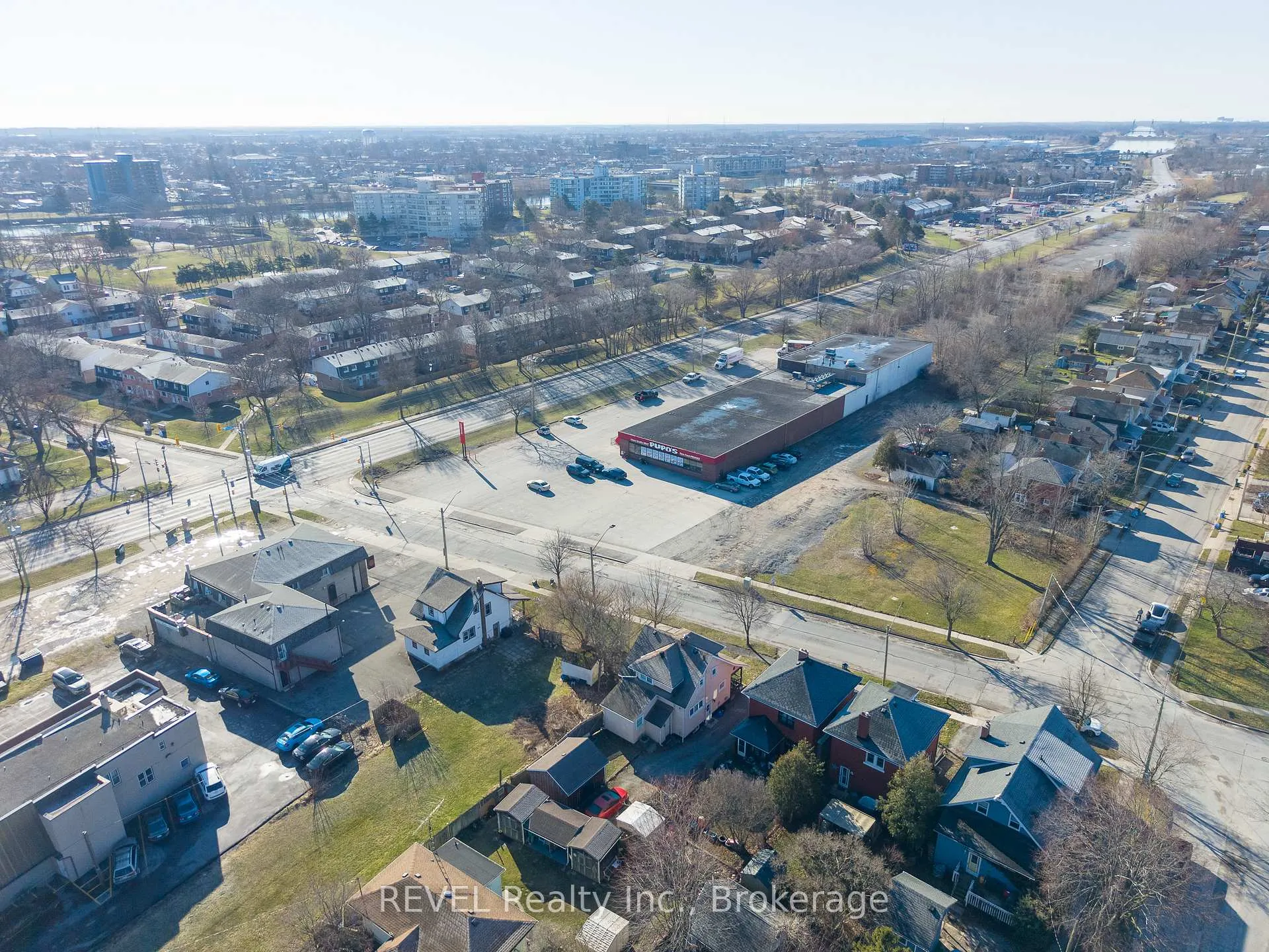 Photo 44 of 212 Maple Street, Welland, Broadway — HOMEH