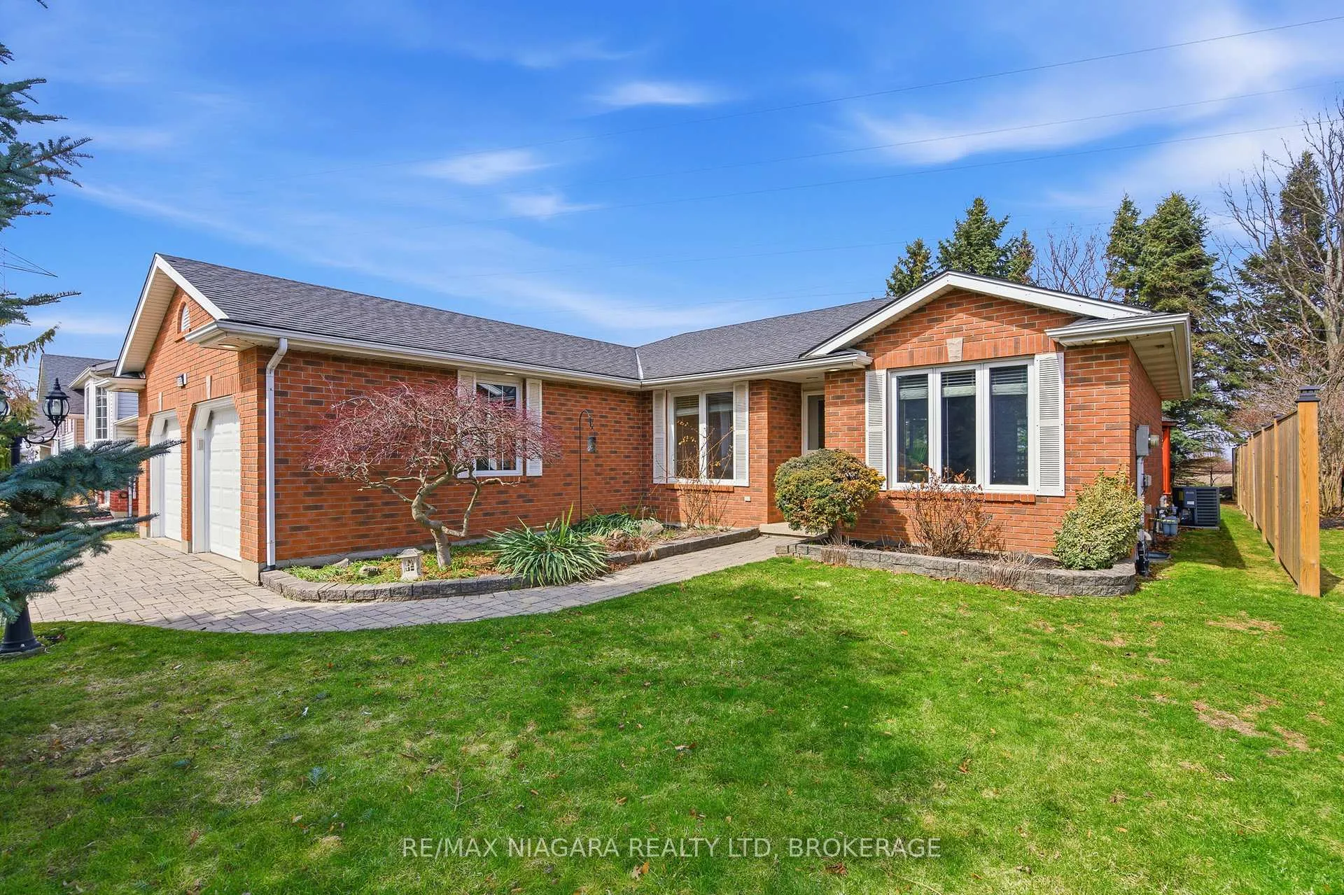 Photo 2 of 7865 Bishop Avenue, Niagara Falls, Mt. Carmel — HOMEH