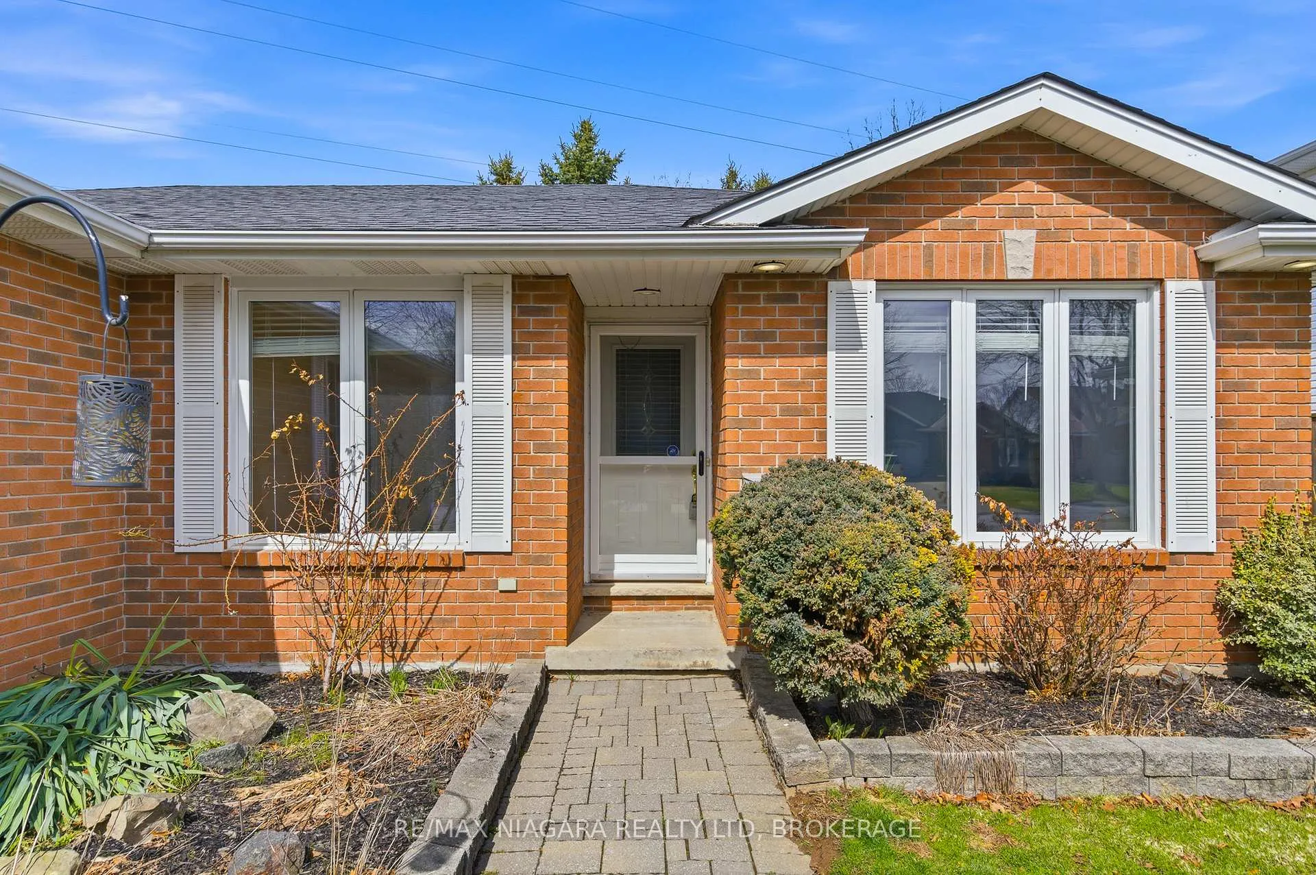 Photo 3 of 7865 Bishop Avenue, Niagara Falls, Mt. Carmel — HOMEH