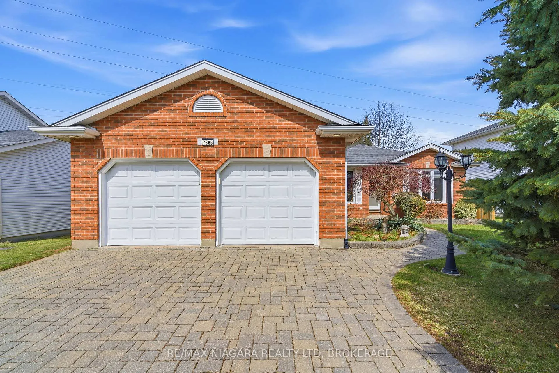 Photo 4 of 7865 Bishop Avenue, Niagara Falls, Mt. Carmel — HOMEH