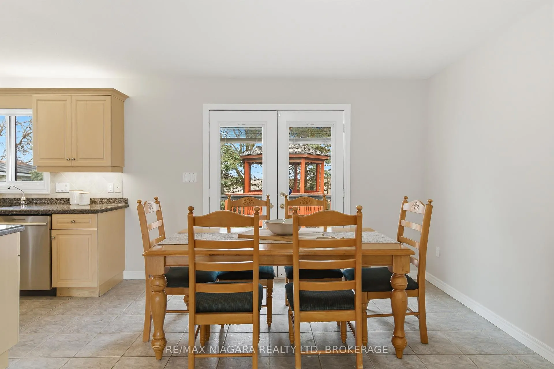 Photo 9 of 7865 Bishop Avenue, Niagara Falls, Mt. Carmel — HOMEH