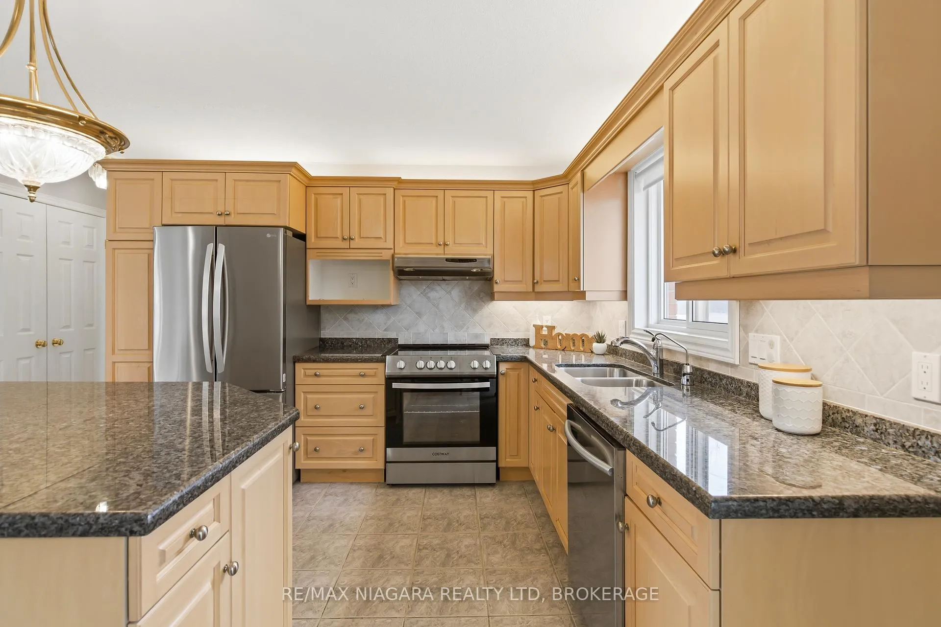 Photo 10 of 7865 Bishop Avenue, Niagara Falls, Mt. Carmel — HOMEH