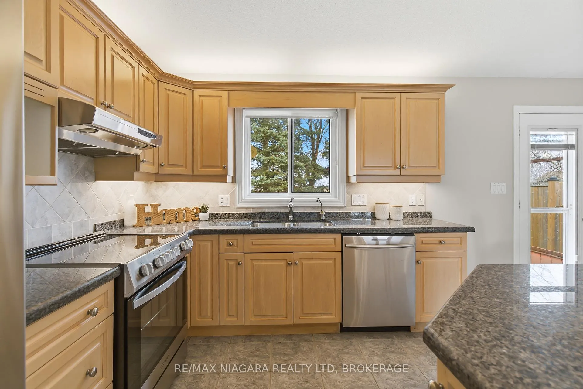 Photo 13 of 7865 Bishop Avenue, Niagara Falls, Mt. Carmel — HOMEH