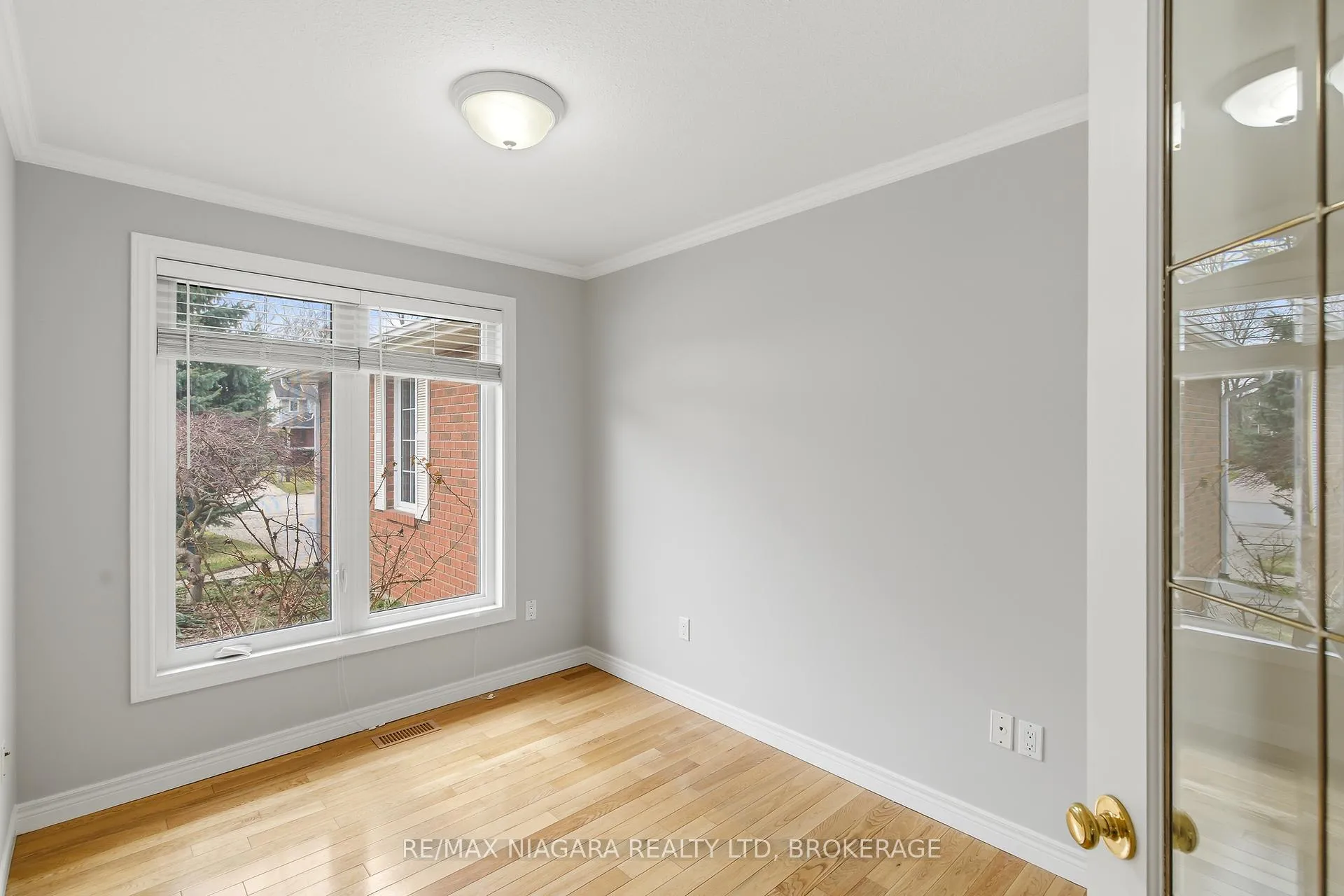 Photo 14 of 7865 Bishop Avenue, Niagara Falls, Mt. Carmel — HOMEH