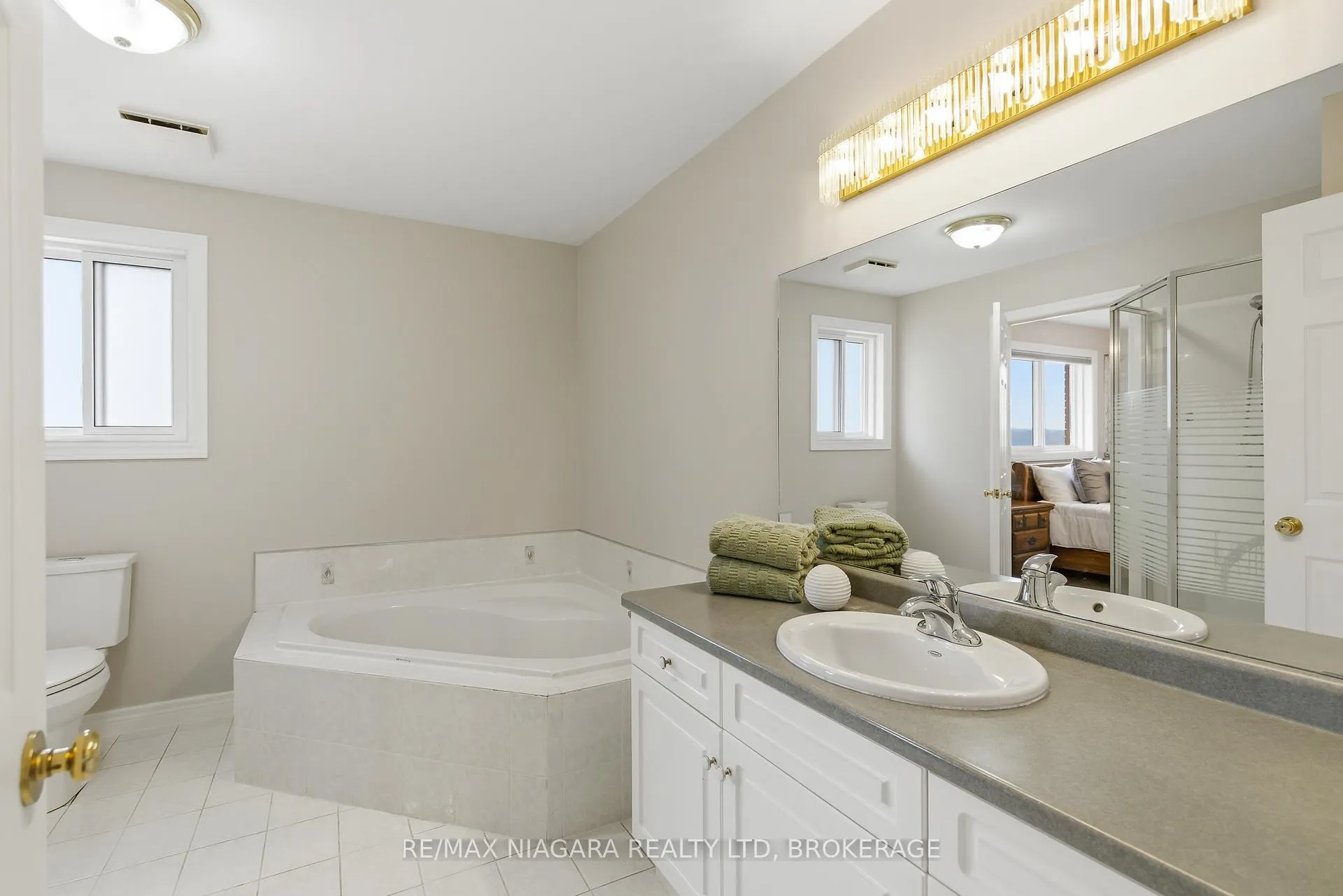 Photo 16 of 7865 Bishop Avenue, Niagara Falls, Mt. Carmel — HOMEH