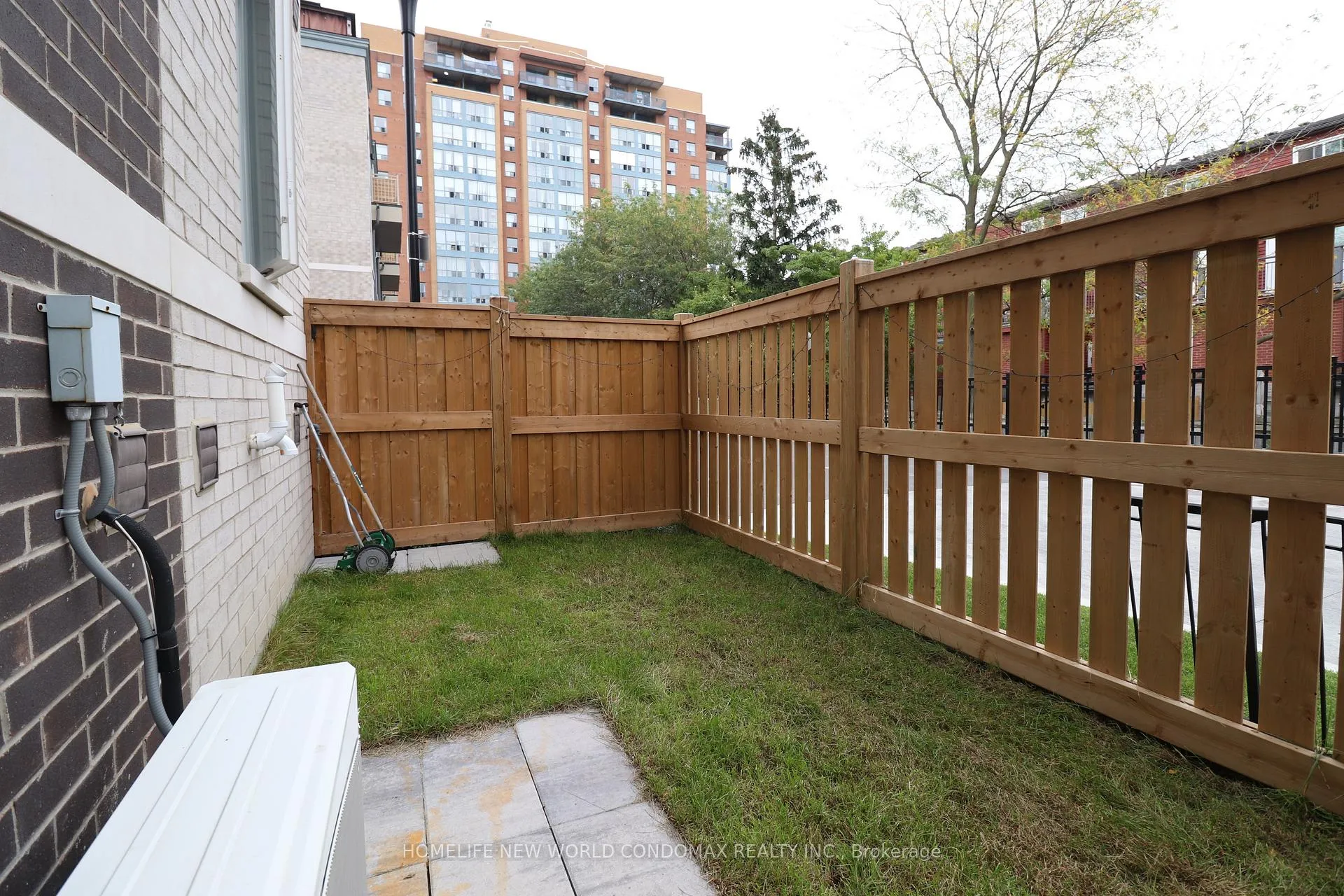 Photo 5 of Unit 73, 10 William Jackson Way, Etobicoke, New Toronto — HOMEH