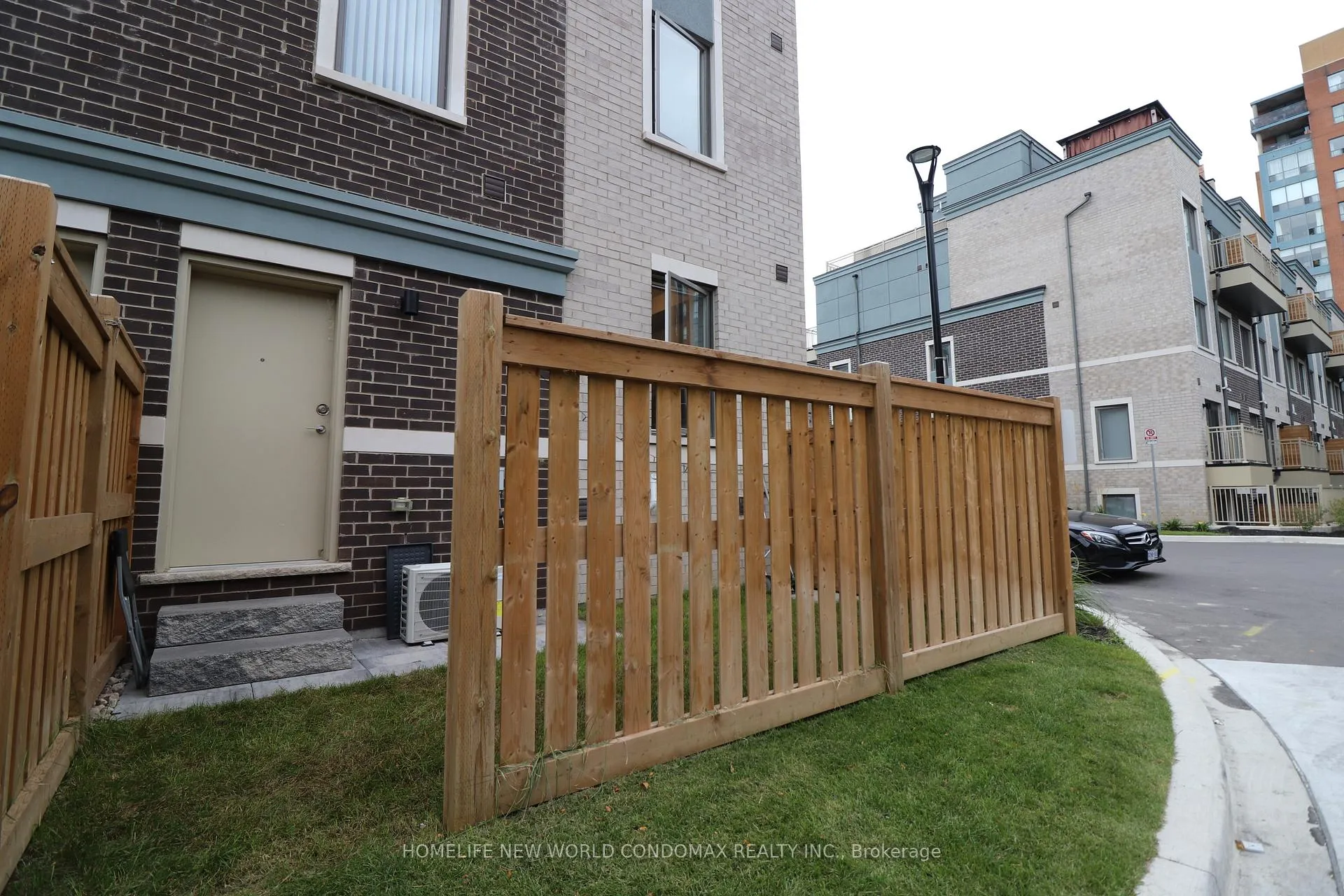 Photo 6 of Unit 73, 10 William Jackson Way, Etobicoke, New Toronto — HOMEH