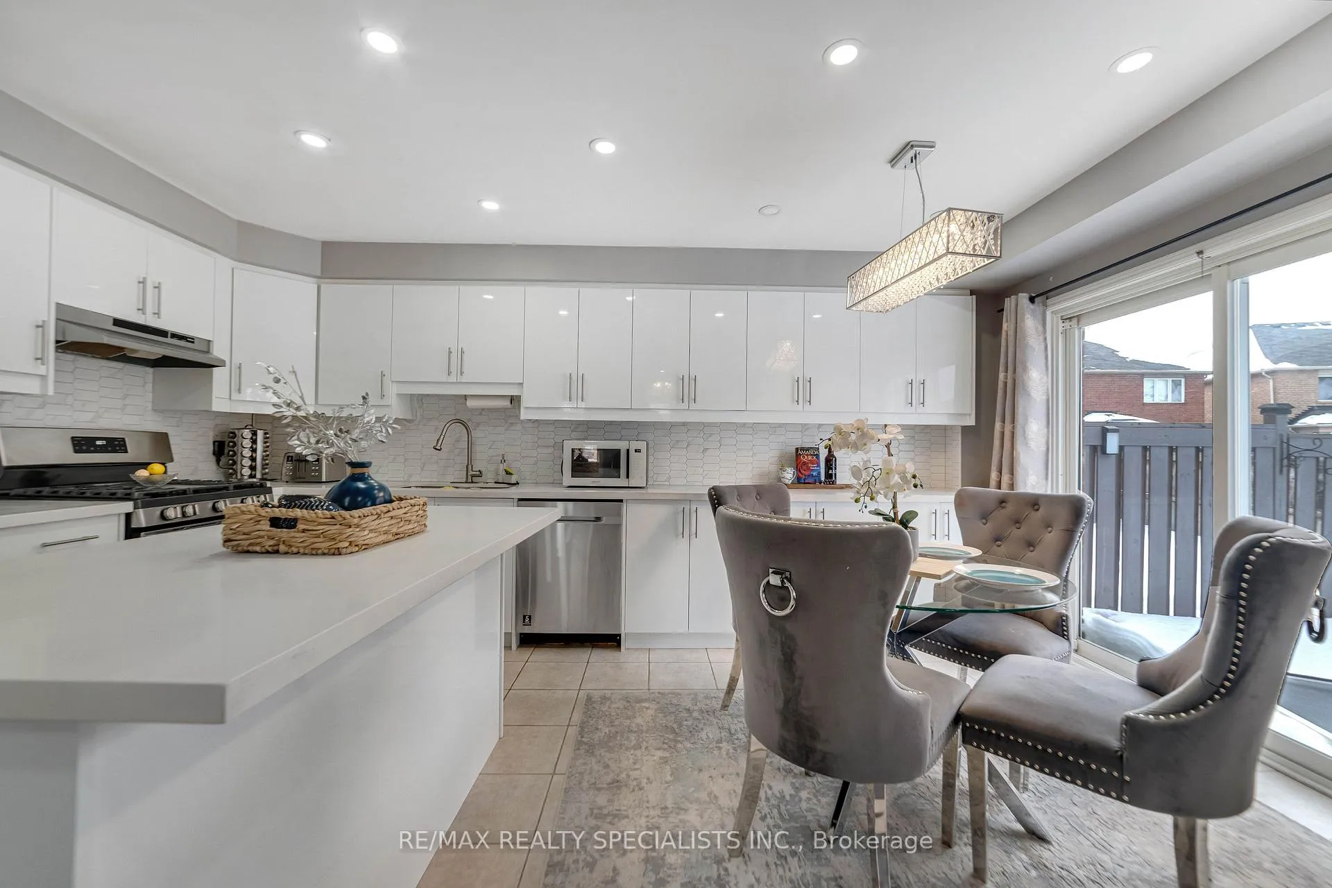 Photo 9 of 22 Apple Valley Way, Brampton, Bram East — HOMEH