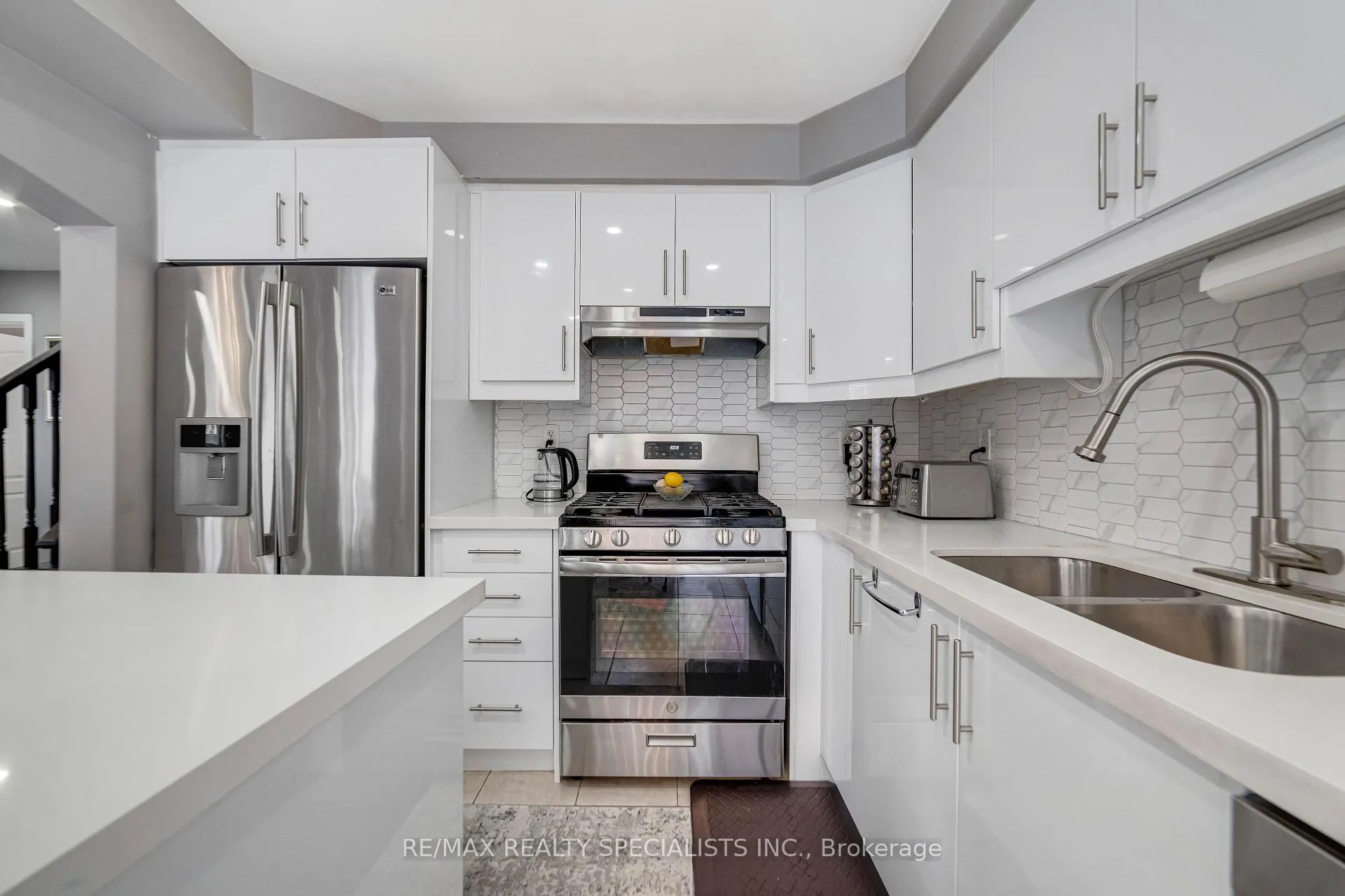 Photo 10 of 22 Apple Valley Way, Brampton, Bram East — HOMEH