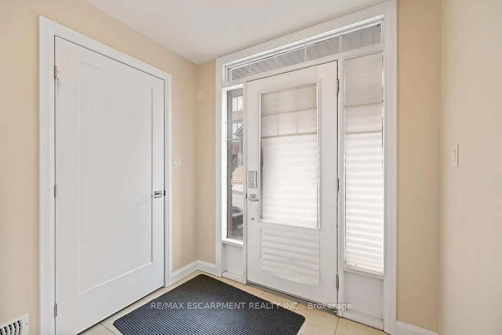 Photo 4 of Unit 33, 1169 Garner Road E, Hamilton, Meadowlands — HOMEH