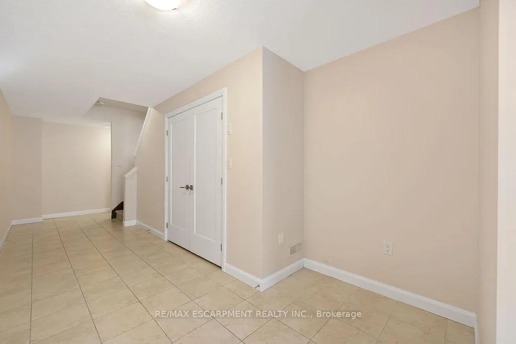 Photo 5 of Unit 33, 1169 Garner Road E, Hamilton, Meadowlands — HOMEH