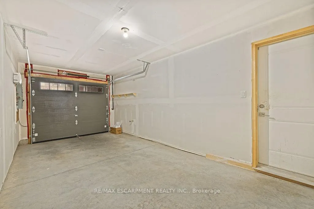Photo 8 of Unit 33, 1169 Garner Road E, Hamilton, Meadowlands — HOMEH