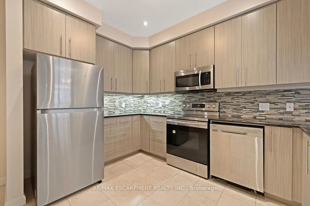 Photo 17 of Unit 33, 1169 Garner Road E, Hamilton, Meadowlands — HOMEH