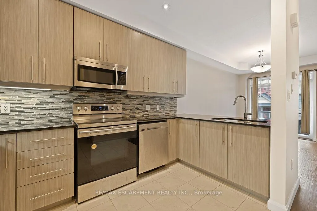 Photo 18 of Unit 33, 1169 Garner Road E, Hamilton, Meadowlands — HOMEH