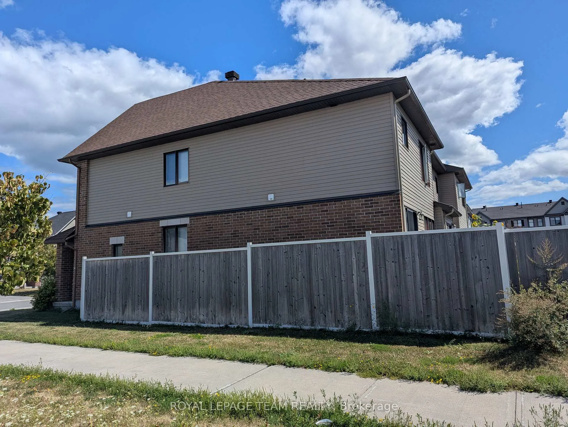 Photo 2 of 464 Brettonwood Ridge, Ottawa, Kanata - Kanata Lakes/Heritage Hills — HOMEH