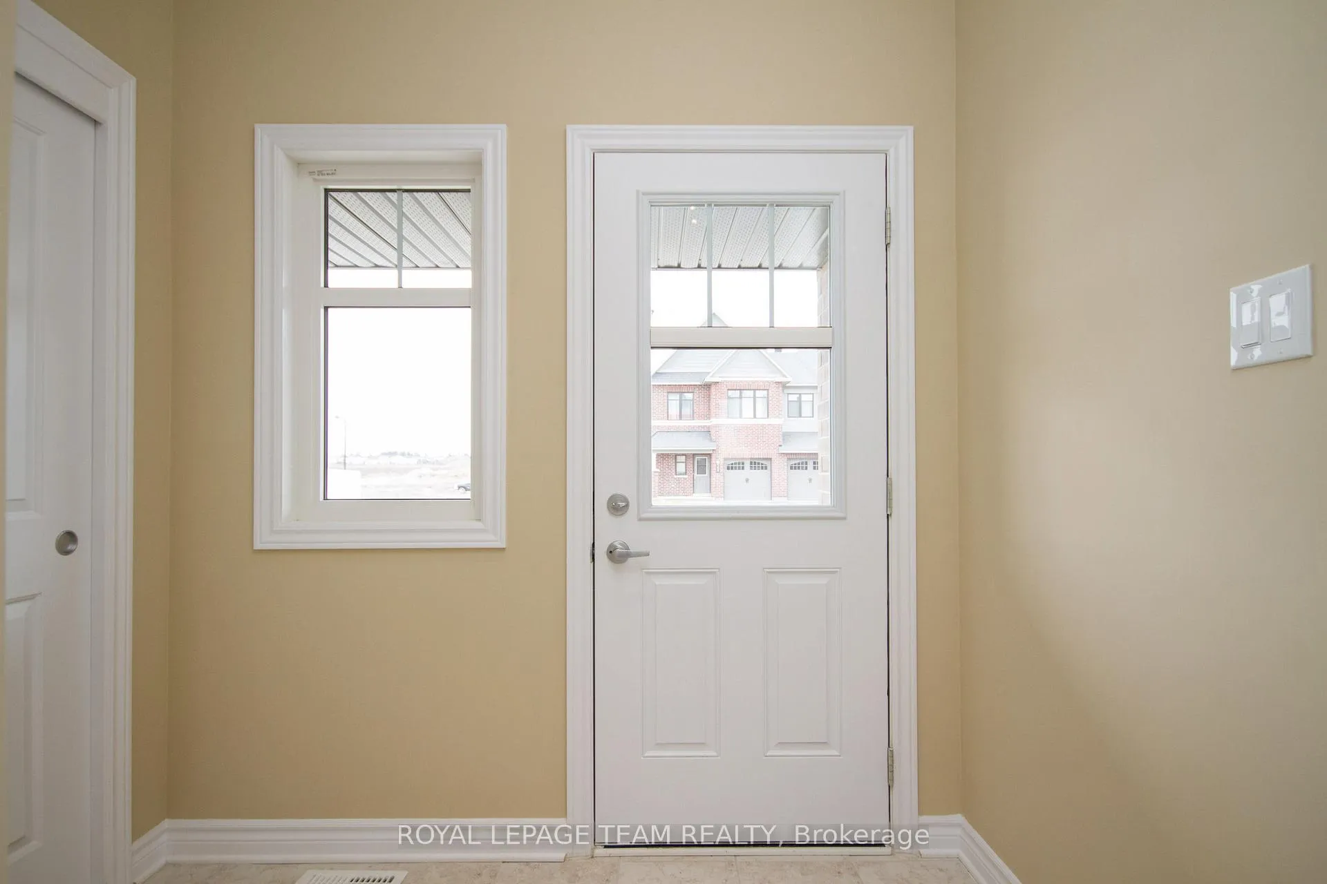 Photo 3 of 464 Brettonwood Ridge, Ottawa, Kanata - Kanata Lakes/Heritage Hills — HOMEH