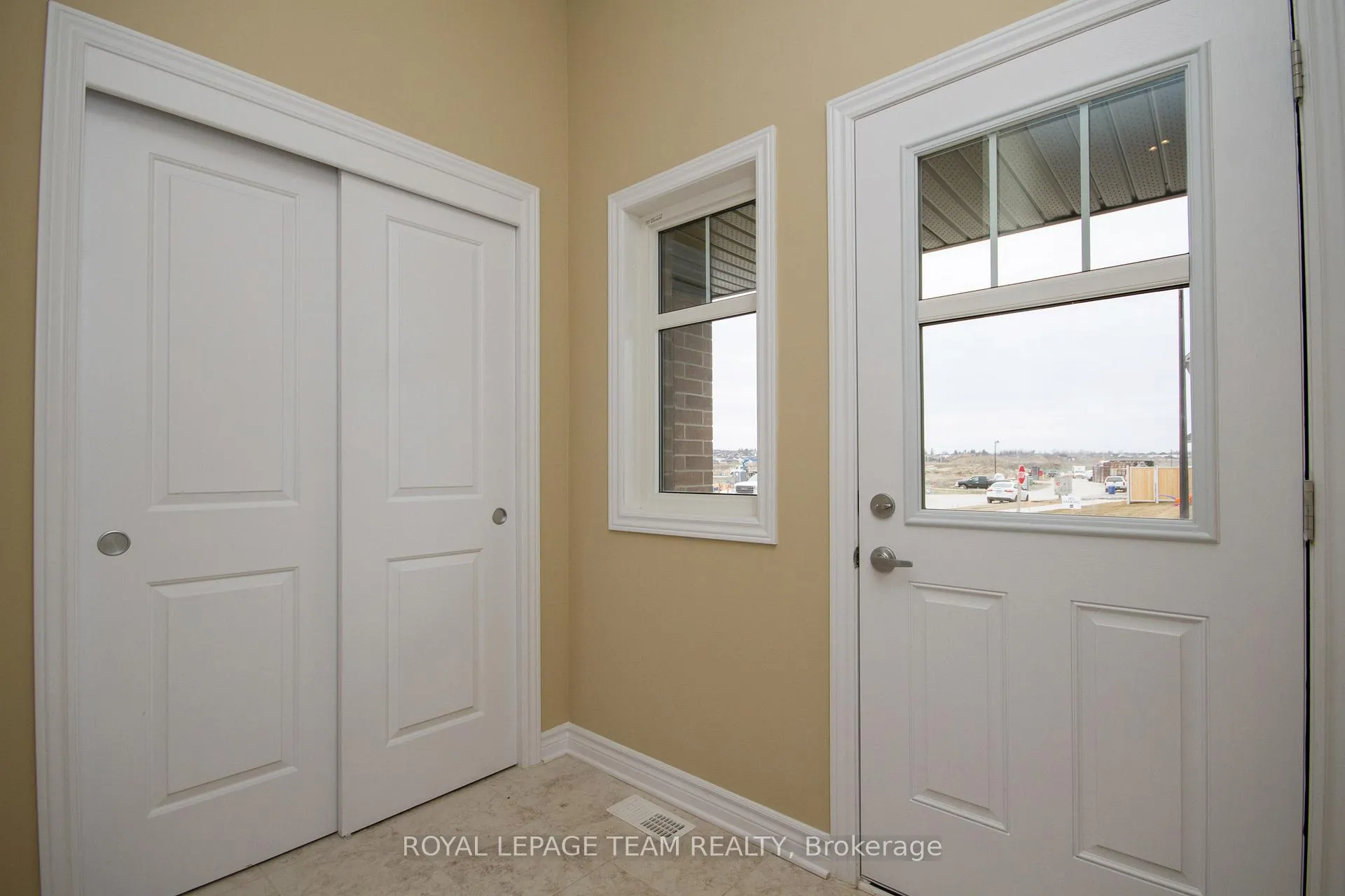 Photo 4 of 464 Brettonwood Ridge, Ottawa, Kanata - Kanata Lakes/Heritage Hills — HOMEH