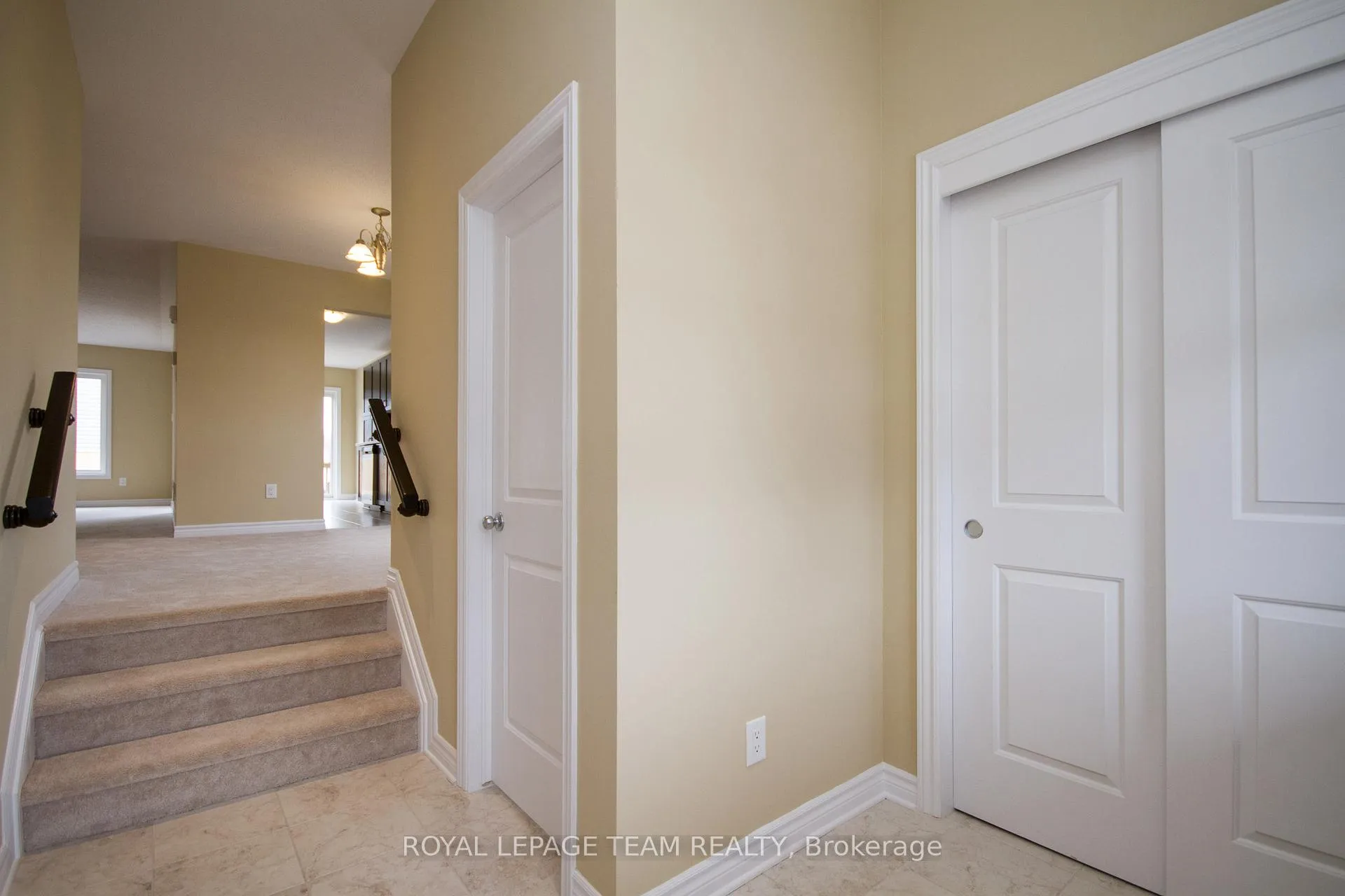 Photo 5 of 464 Brettonwood Ridge, Ottawa, Kanata - Kanata Lakes/Heritage Hills — HOMEH