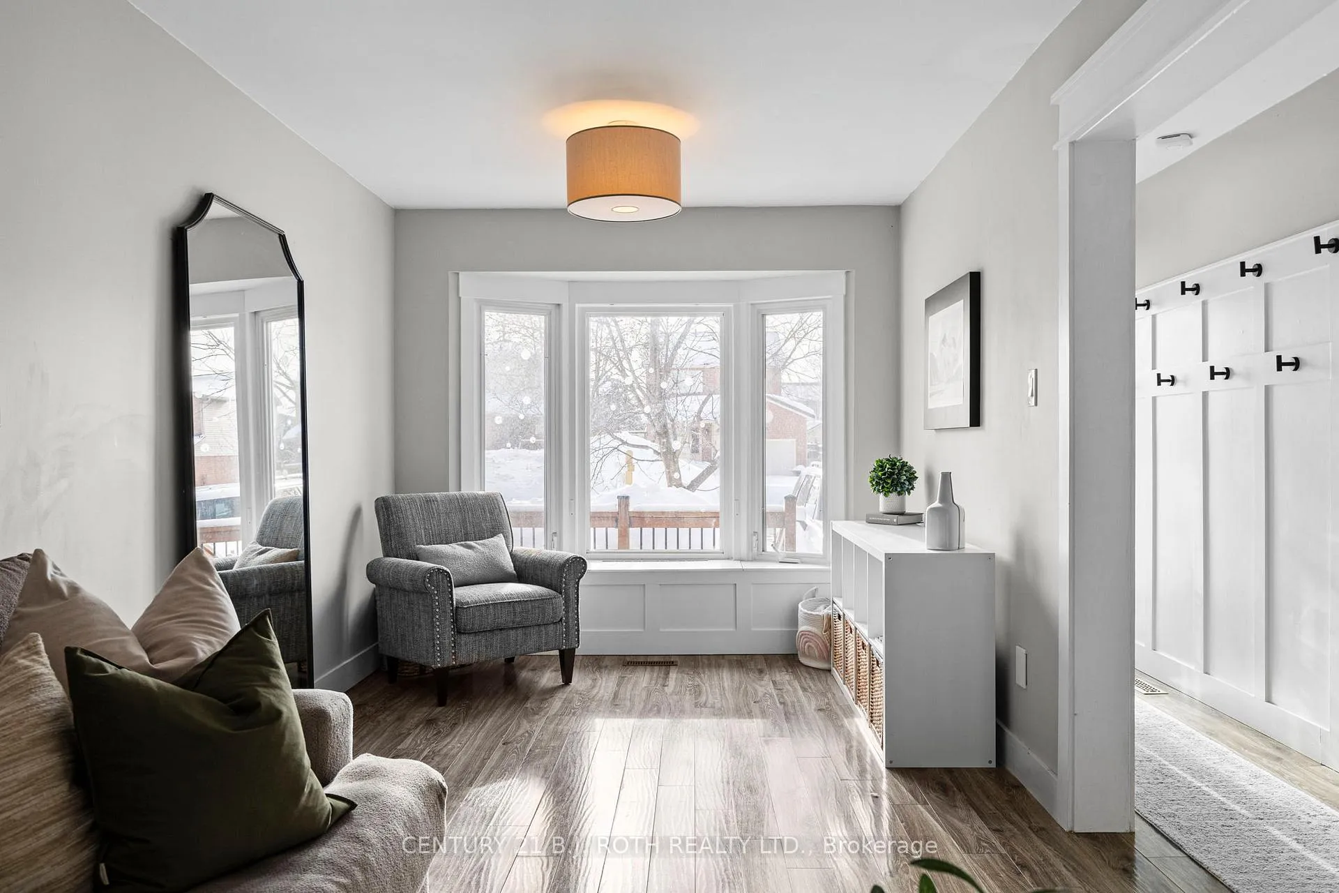 Photo 2 of 13 Hadden Crescent, Barrie, East Bayfield — HOMEH