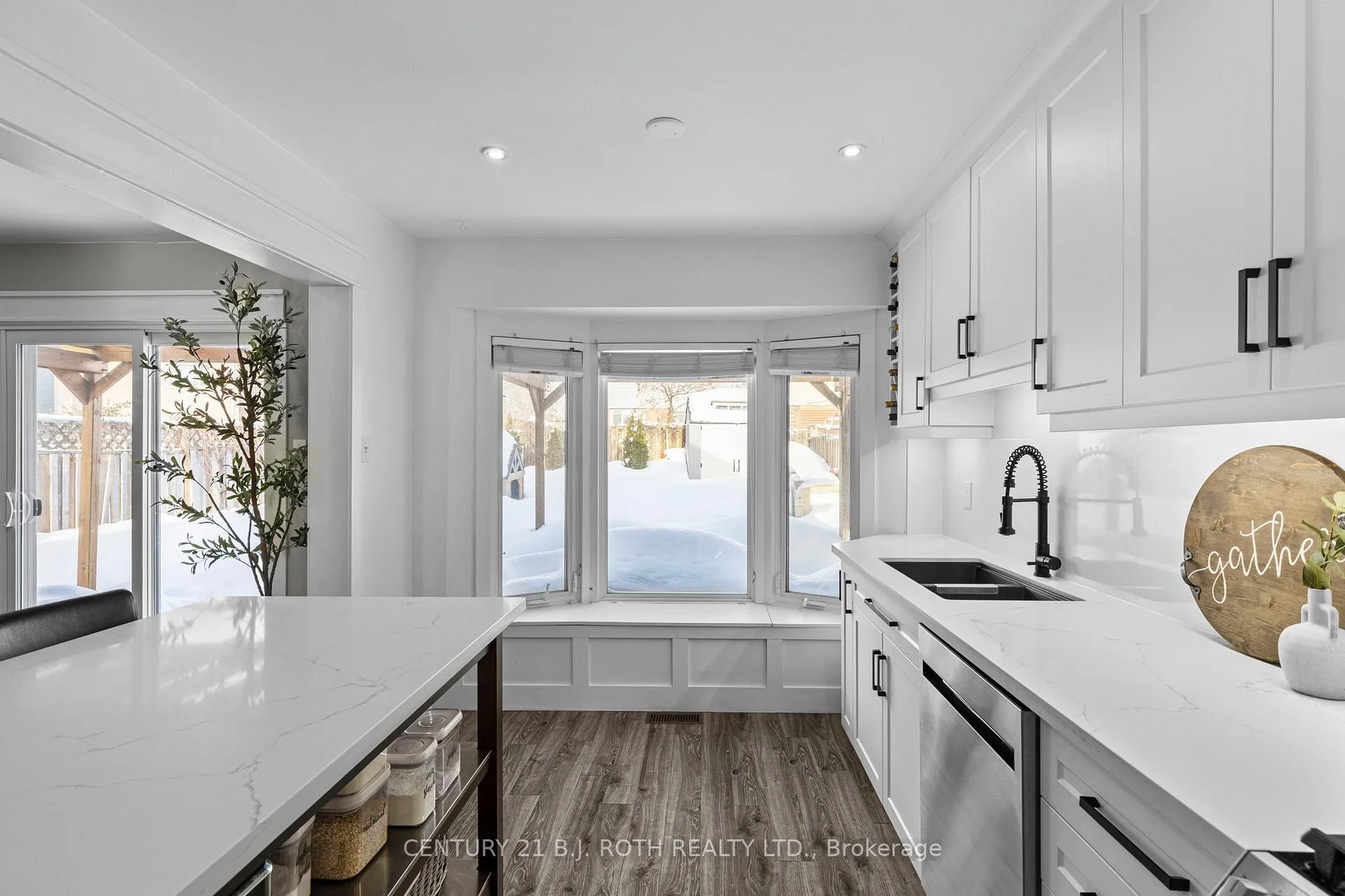 Photo 8 of 13 Hadden Crescent, Barrie, East Bayfield — HOMEH