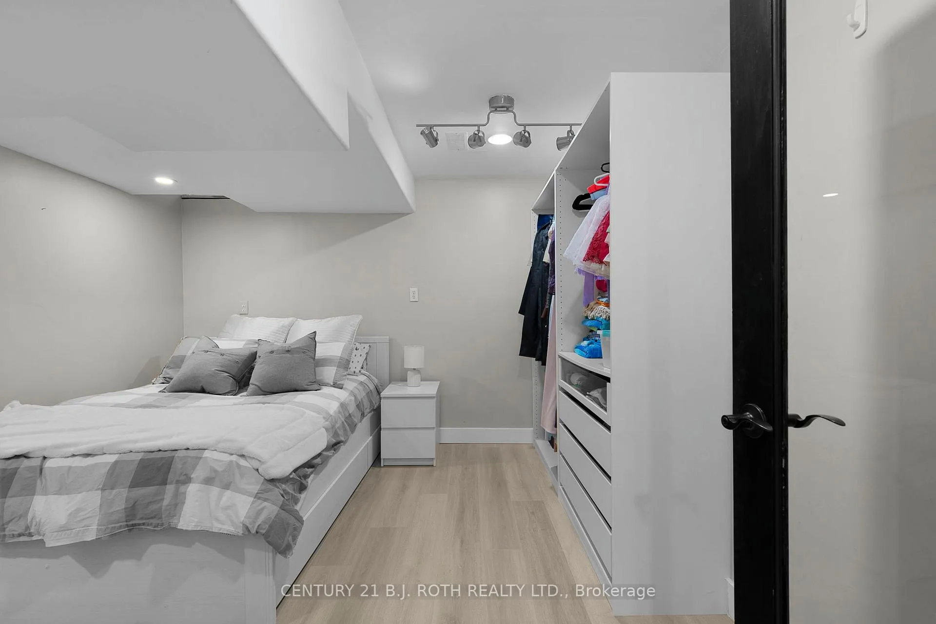 Photo 24 of 13 Hadden Crescent, Barrie, East Bayfield — HOMEH
