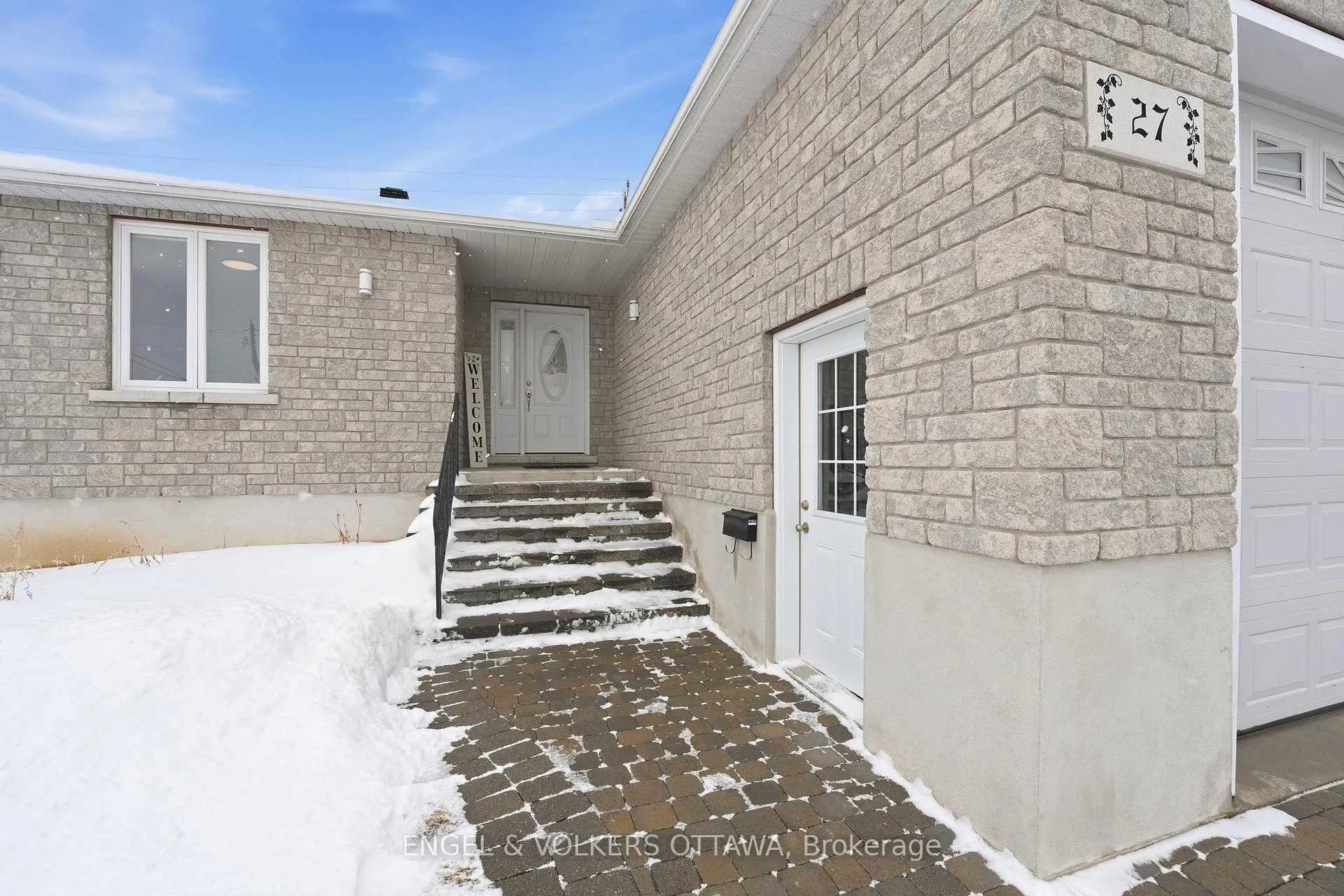 Photo 3 of 27 Ivy Avenue, Renfrew — HOMEH