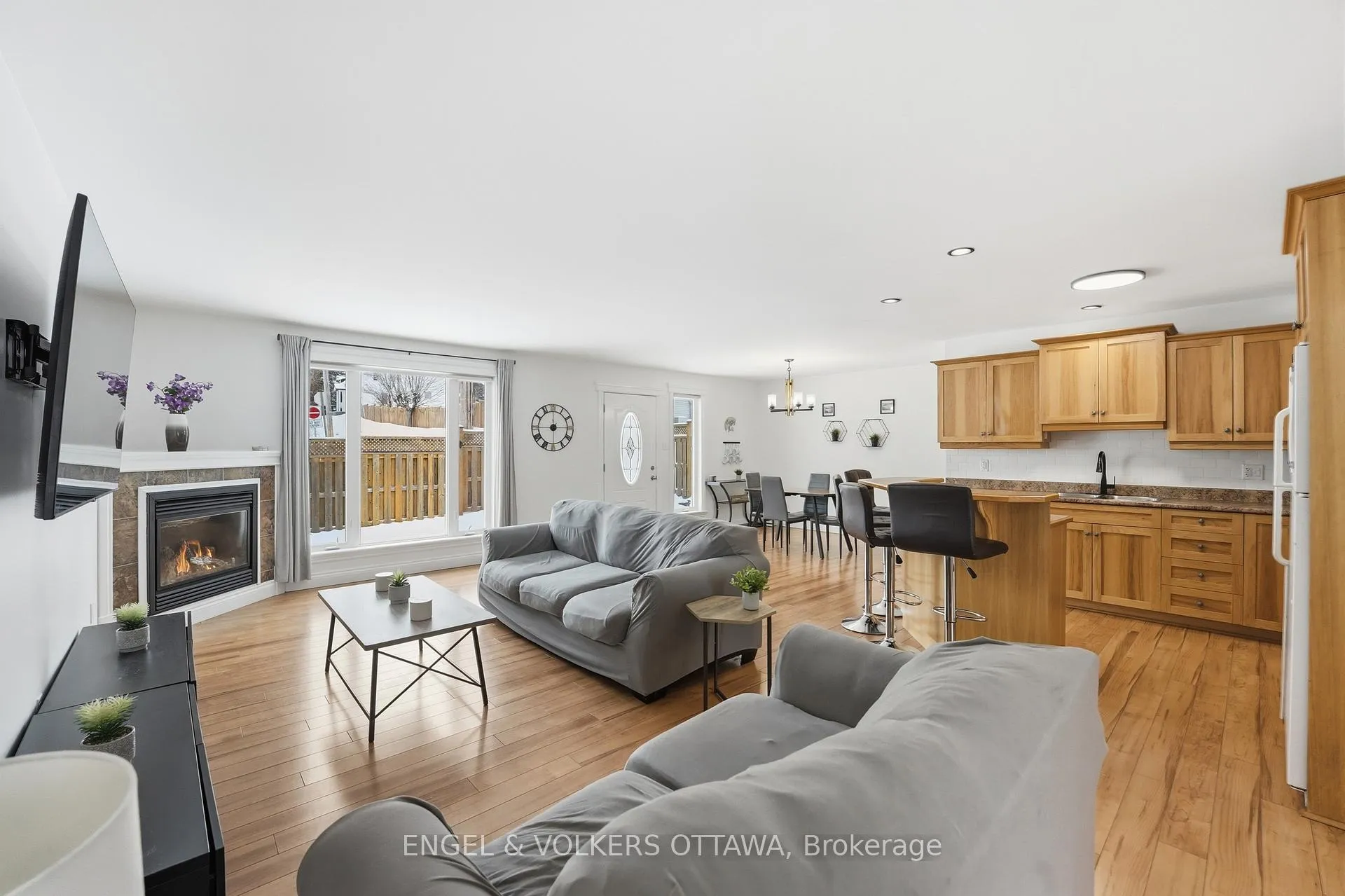 Photo 7 of 27 Ivy Avenue, Renfrew — HOMEH