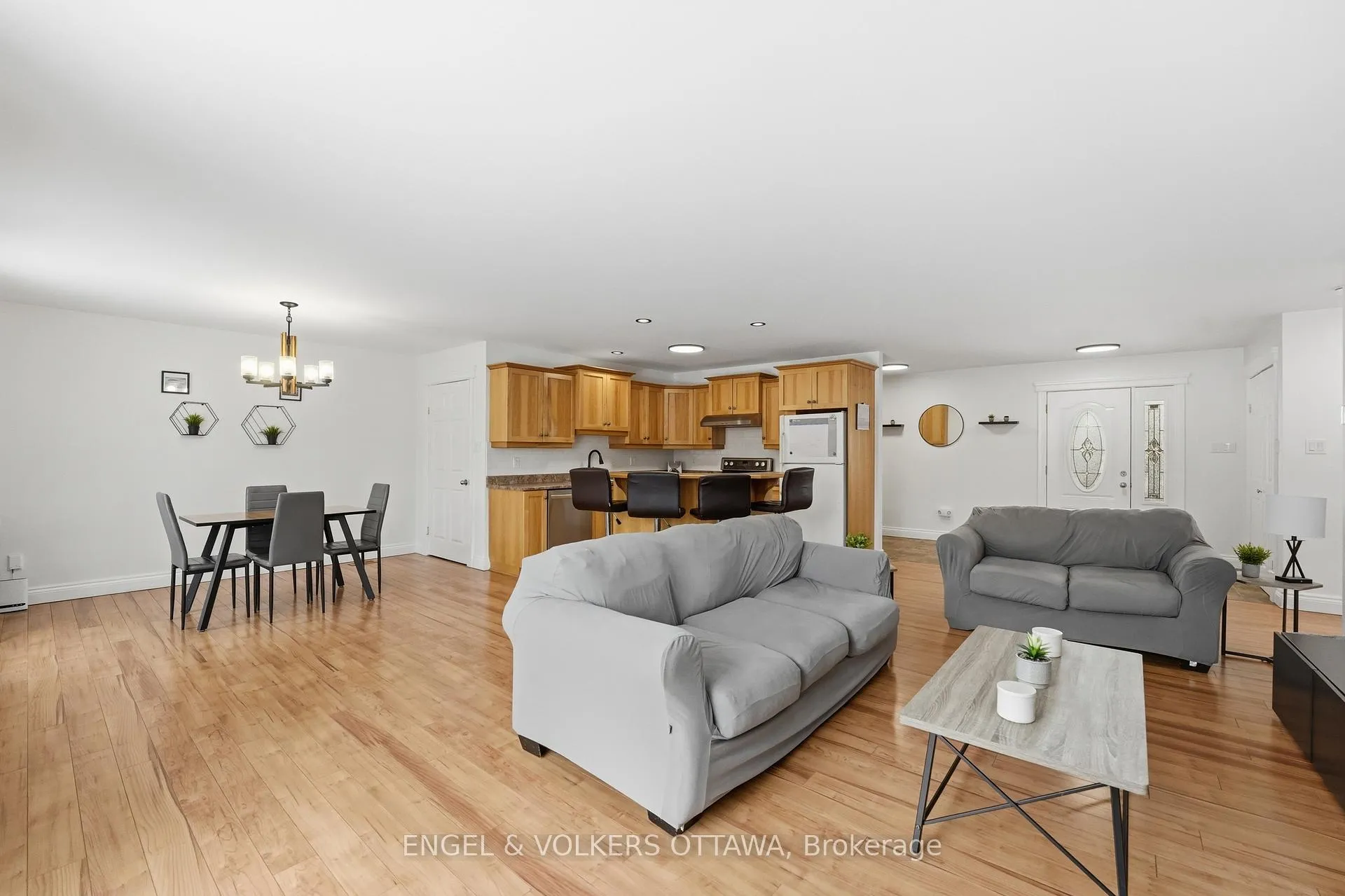 Photo 12 of 27 Ivy Avenue, Renfrew — HOMEH