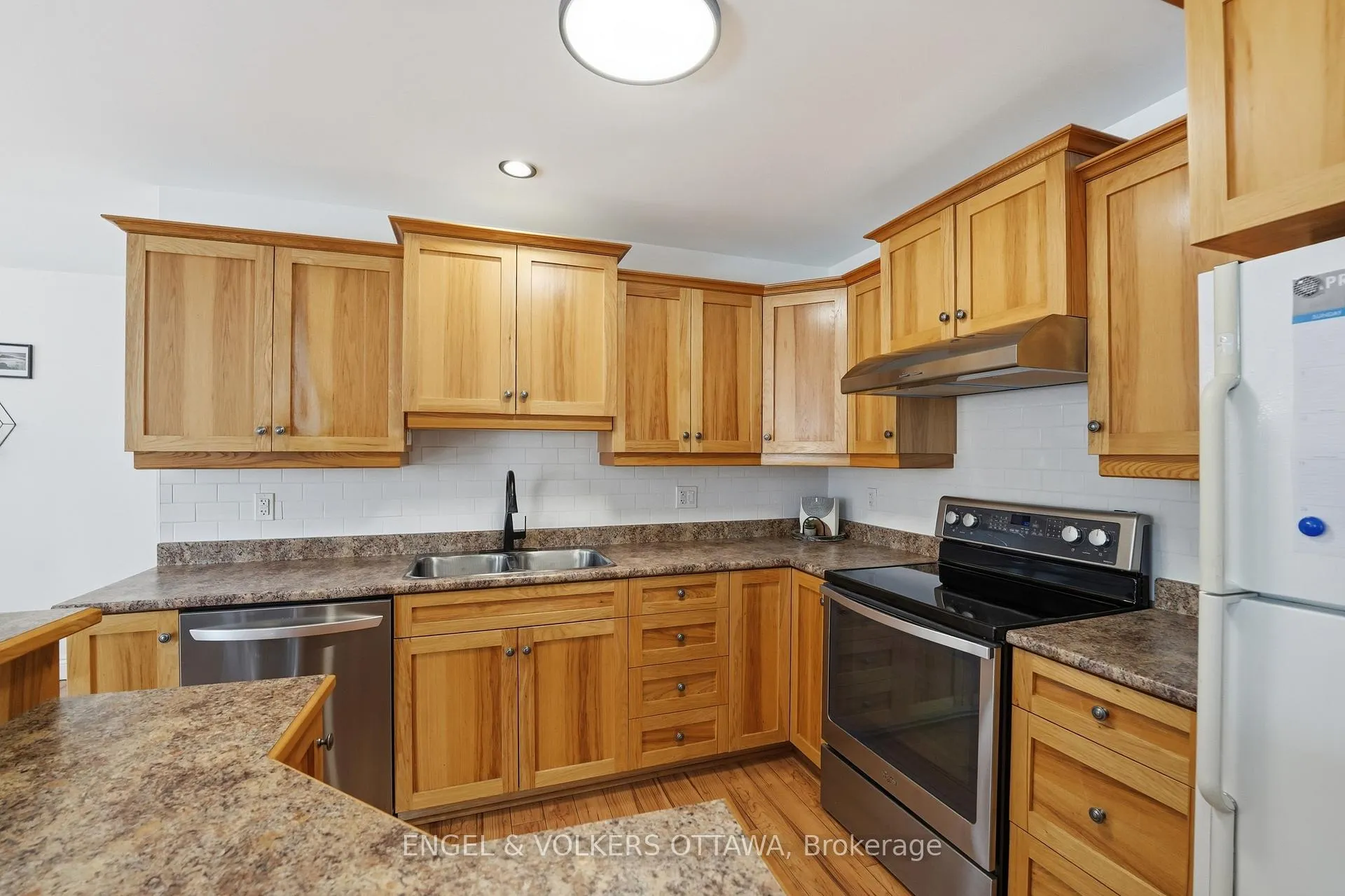 Photo 17 of 27 Ivy Avenue, Renfrew — HOMEH