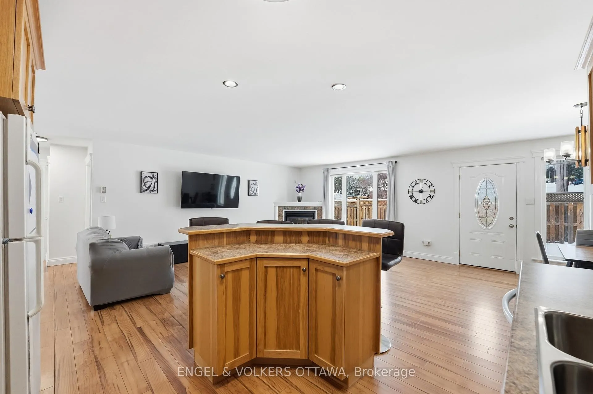 Photo 18 of 27 Ivy Avenue, Renfrew — HOMEH