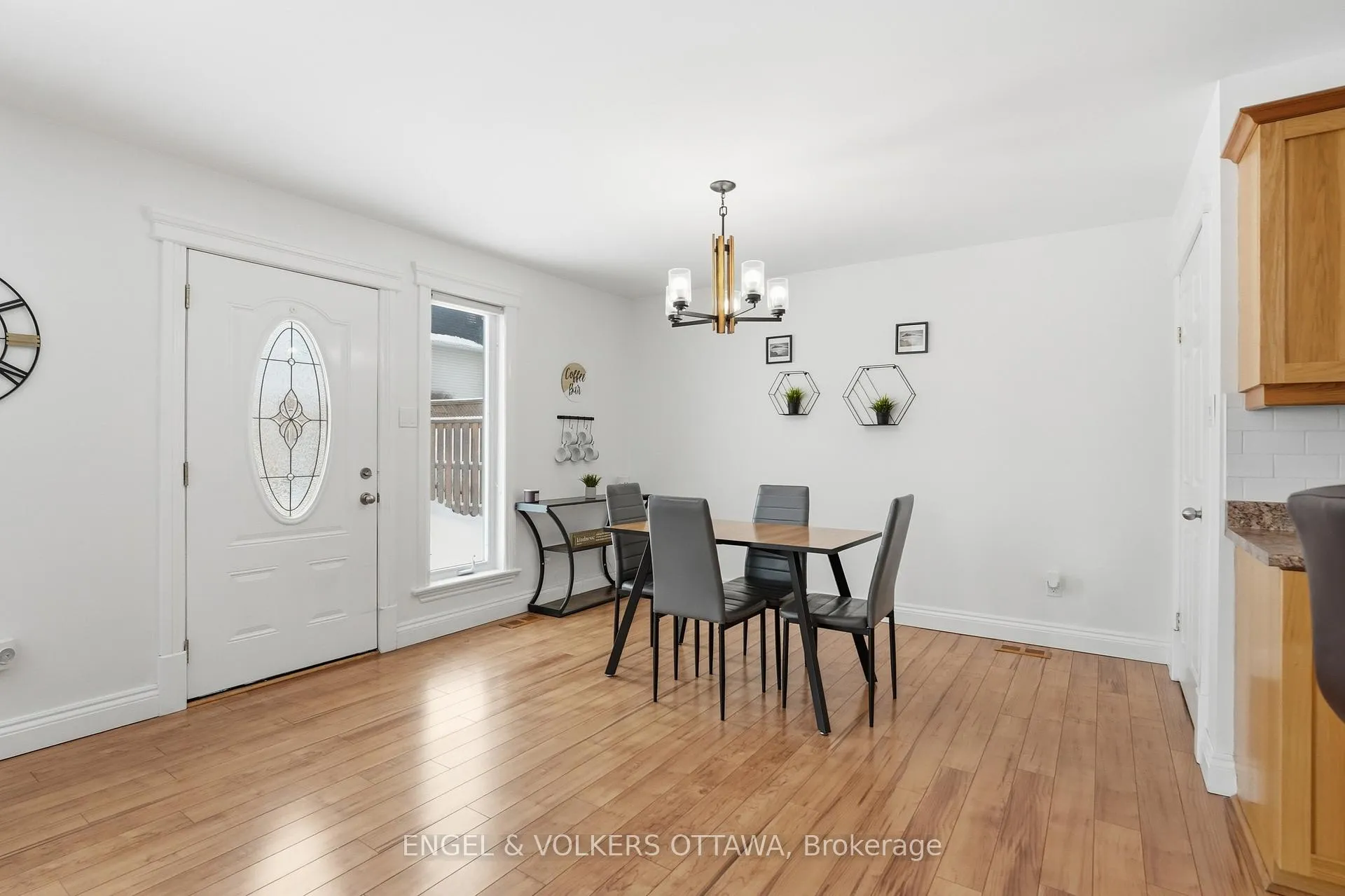 Photo 19 of 27 Ivy Avenue, Renfrew — HOMEH
