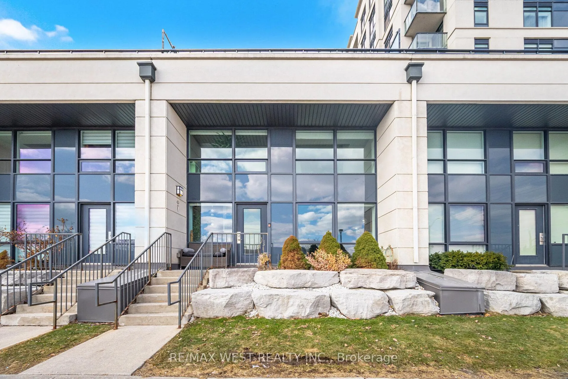 Photo 1 of Unit 110, 12 Woodstream Boulevard, Vaughan, Vaughan Grove — HOMEH
