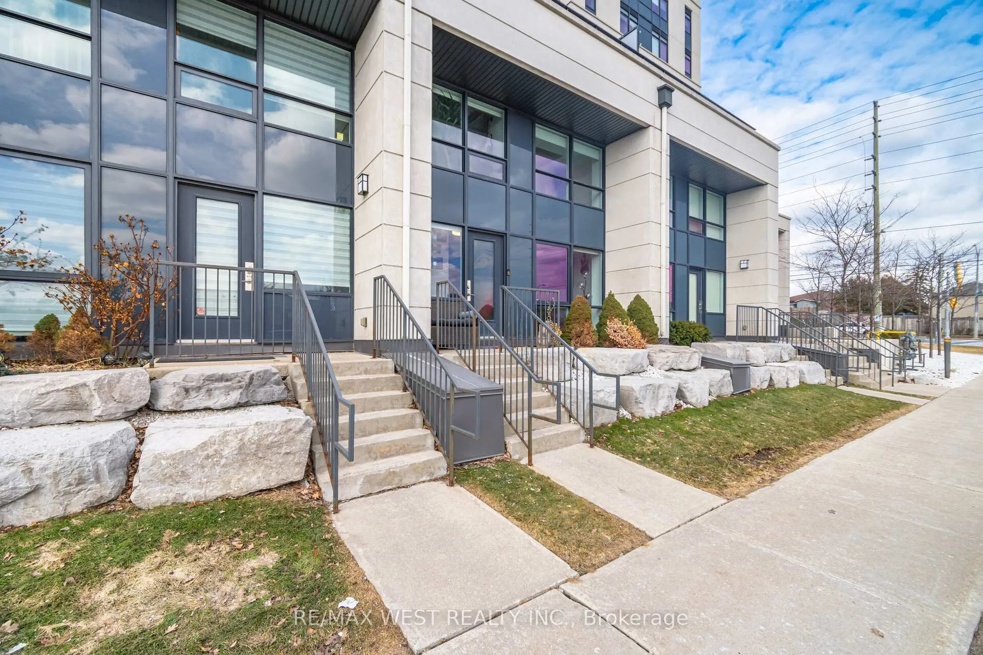 Photo 4 of Unit 110, 12 Woodstream Boulevard, Vaughan, Vaughan Grove — HOMEH