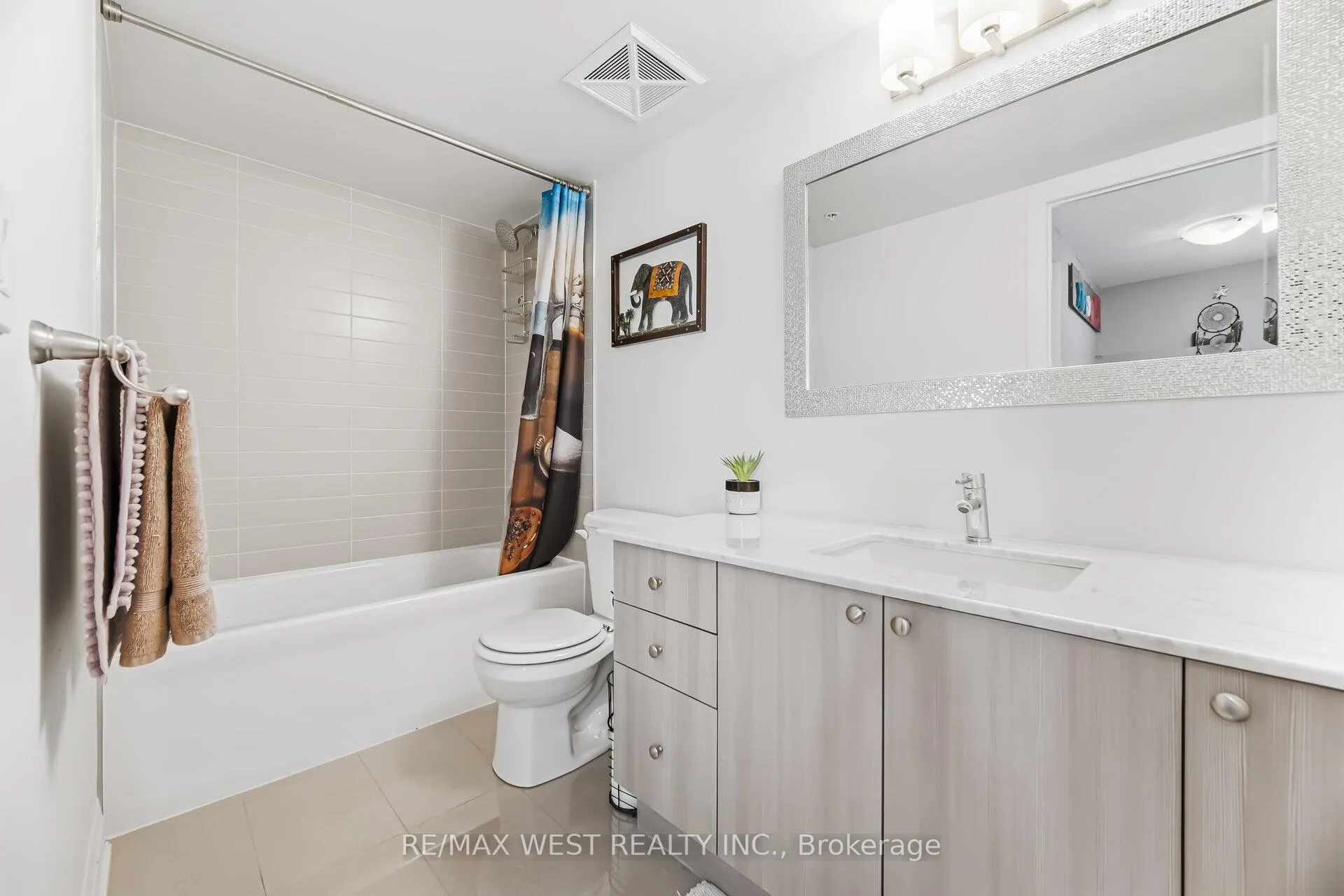 Photo 18 of Unit 110, 12 Woodstream Boulevard, Vaughan, Vaughan Grove — HOMEH