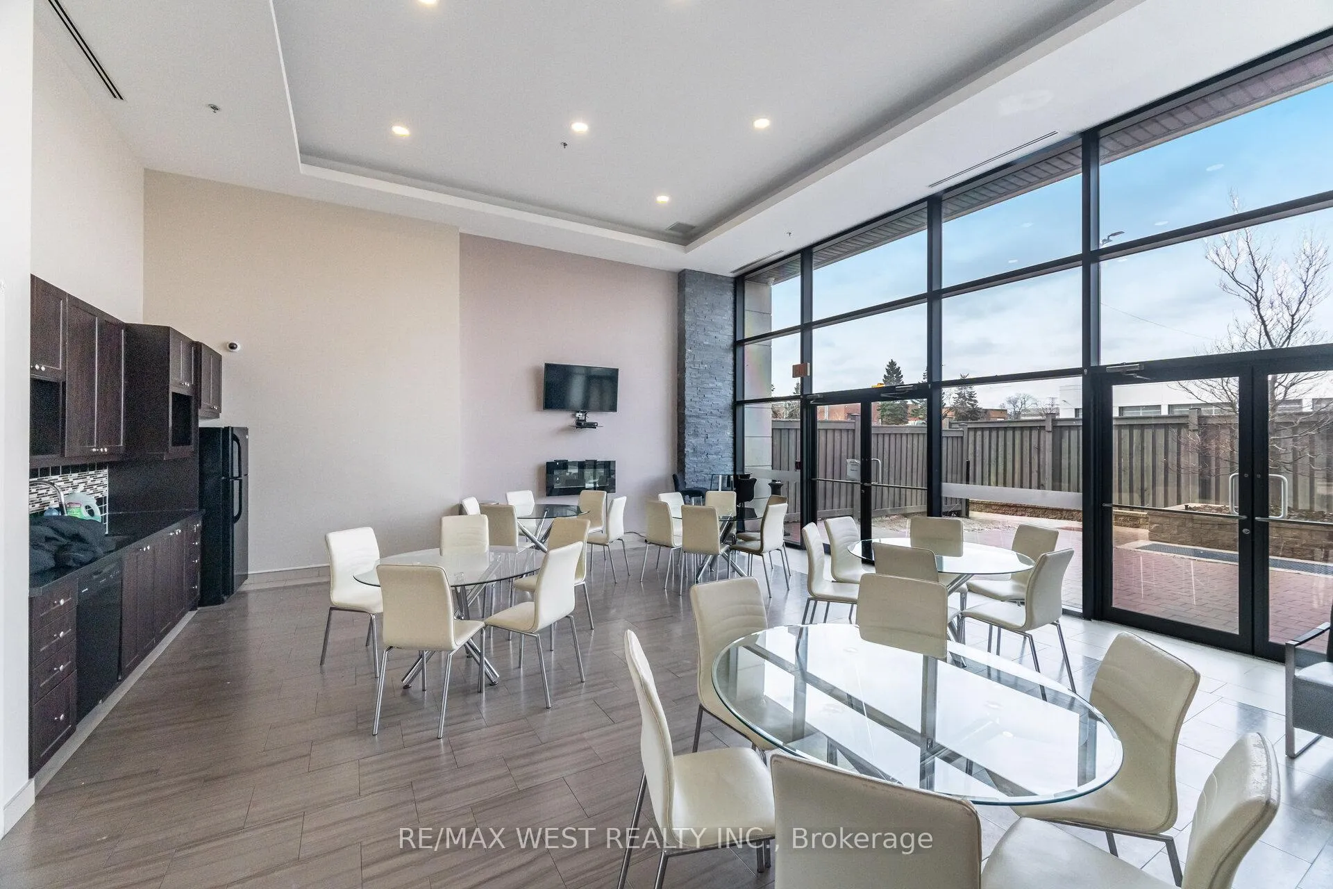 Photo 32 of Unit 110, 12 Woodstream Boulevard, Vaughan, Vaughan Grove — HOMEH