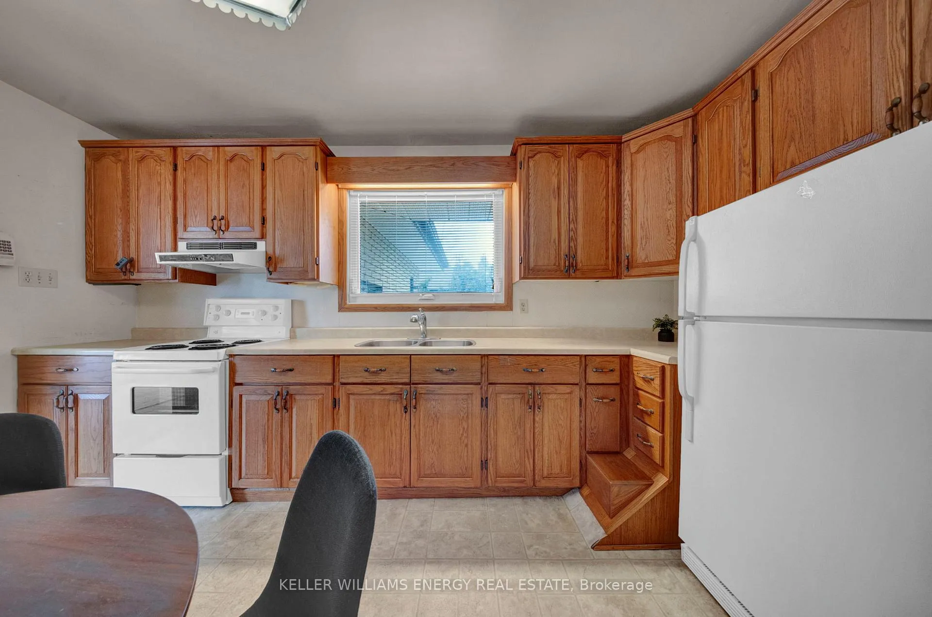 Photo 10 of 855 Timothy Street, Peterborough, Northcrest Ward 5 — HOMEH