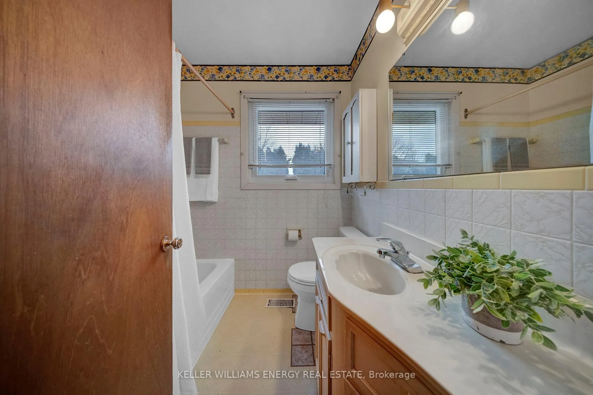 Photo 13 of 855 Timothy Street, Peterborough, Northcrest Ward 5 — HOMEH