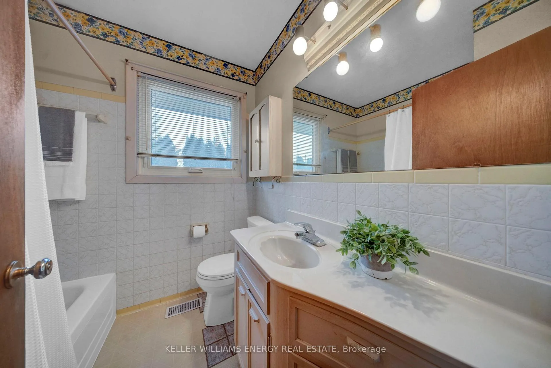 Photo 14 of 855 Timothy Street, Peterborough, Northcrest Ward 5 — HOMEH