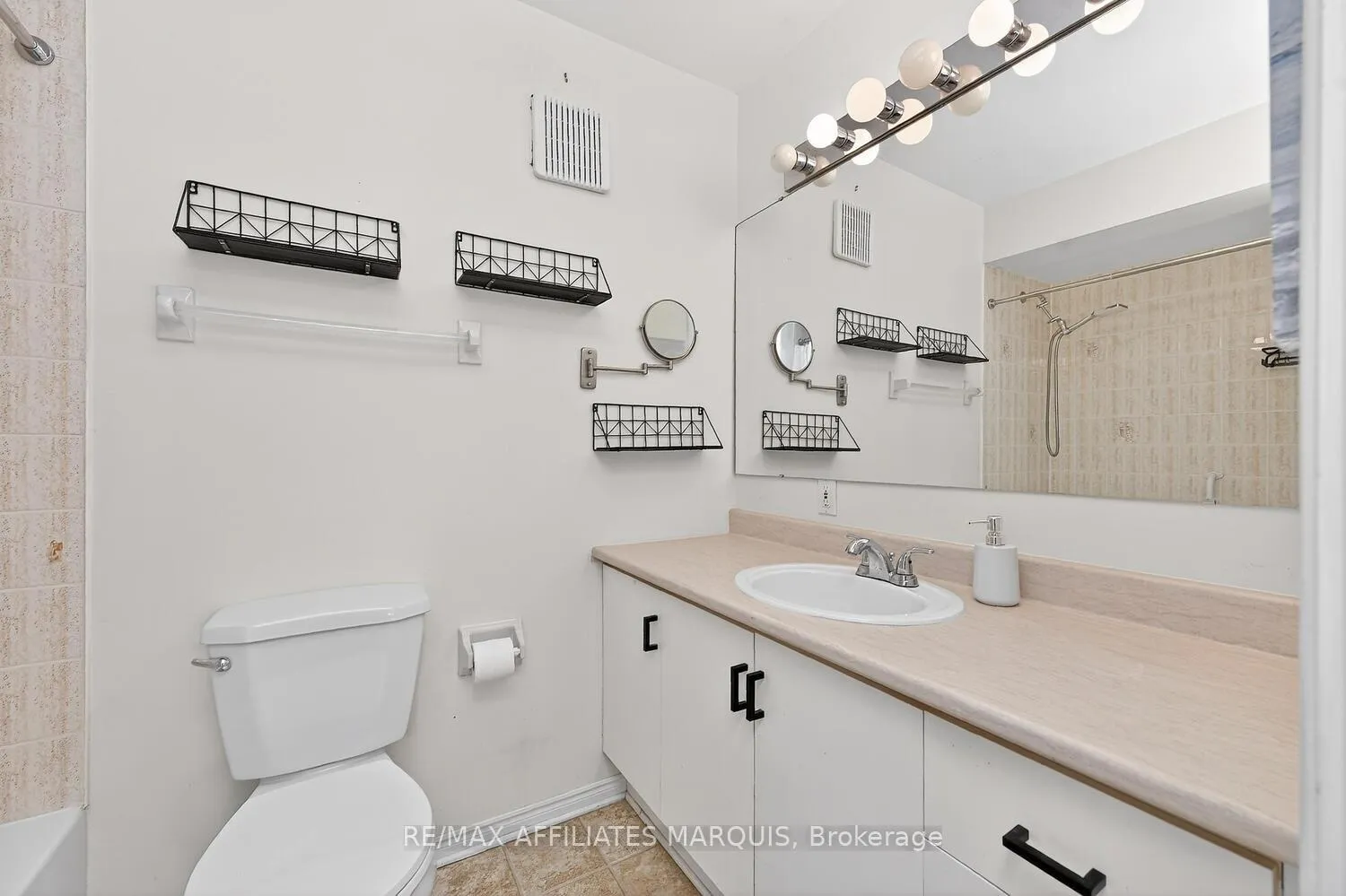 Photo 22 of Unit 304, 10 Armstrong Drive, Smiths Falls — HOMEH