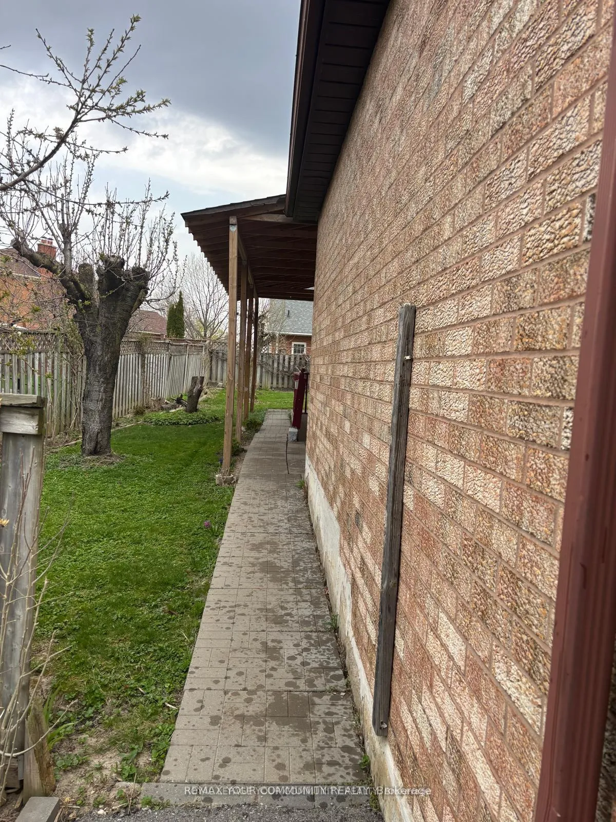Photo 2 of Unit Basement, 166 Knightswood Avenue, Vaughan, Maple — HOMEH