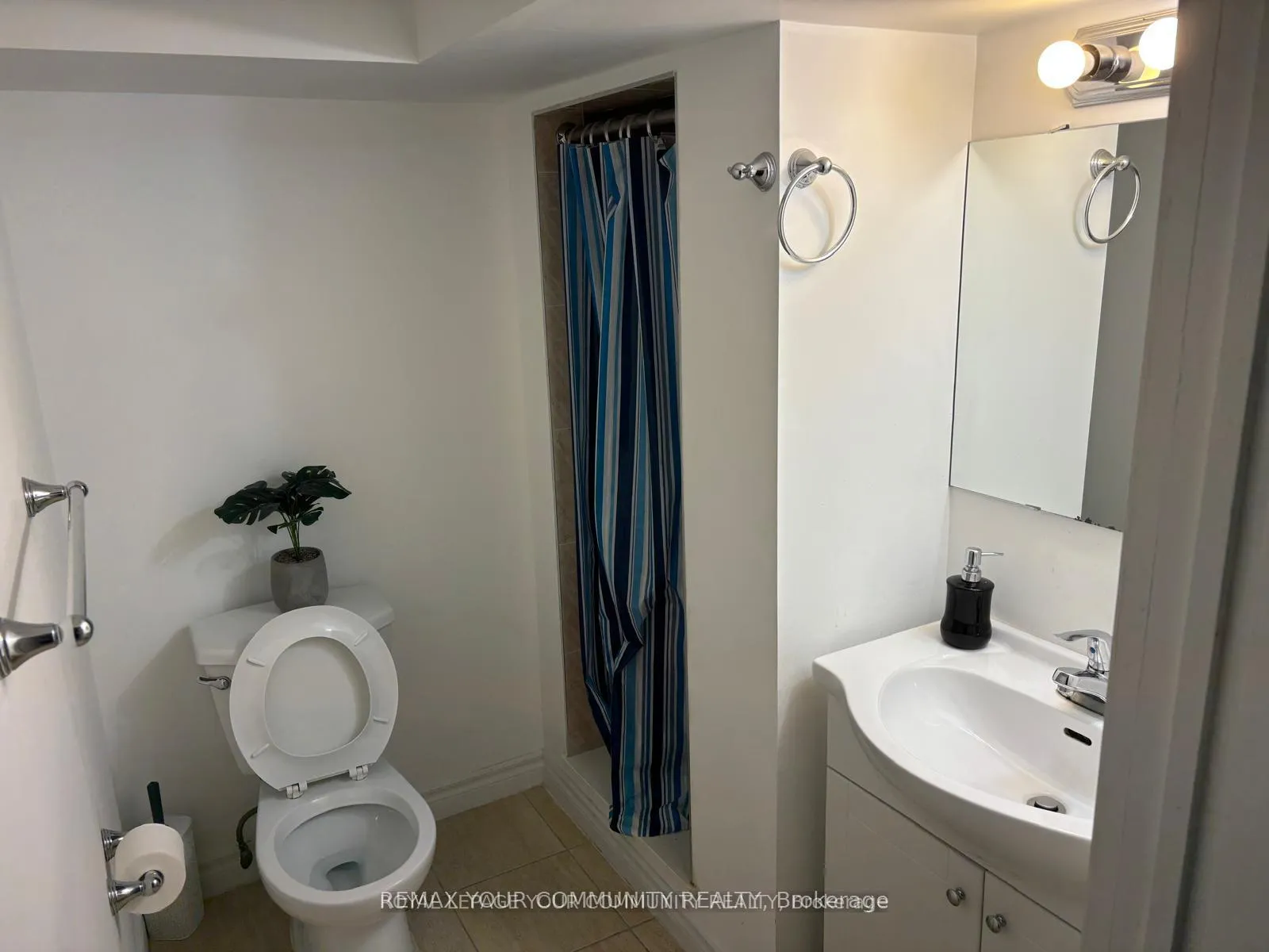 Photo 5 of Unit Basement, 166 Knightswood Avenue, Vaughan, Maple — HOMEH