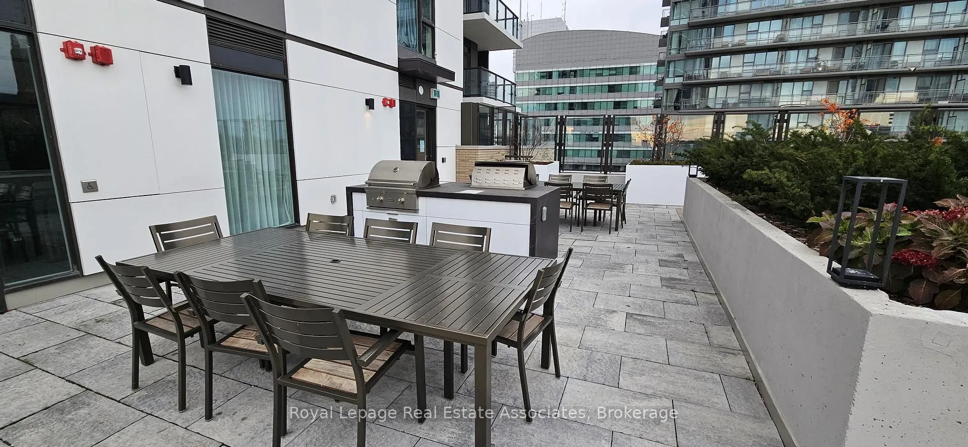 Photo 4 of Unit 409, 55 Duke Street W, Kitchener, City Commercial Core — HOMEH