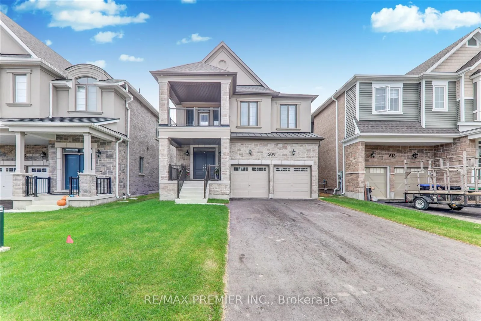 Photo 2 of 609 Mika Street, Innisfil, Rural Innisfil — HOMEH