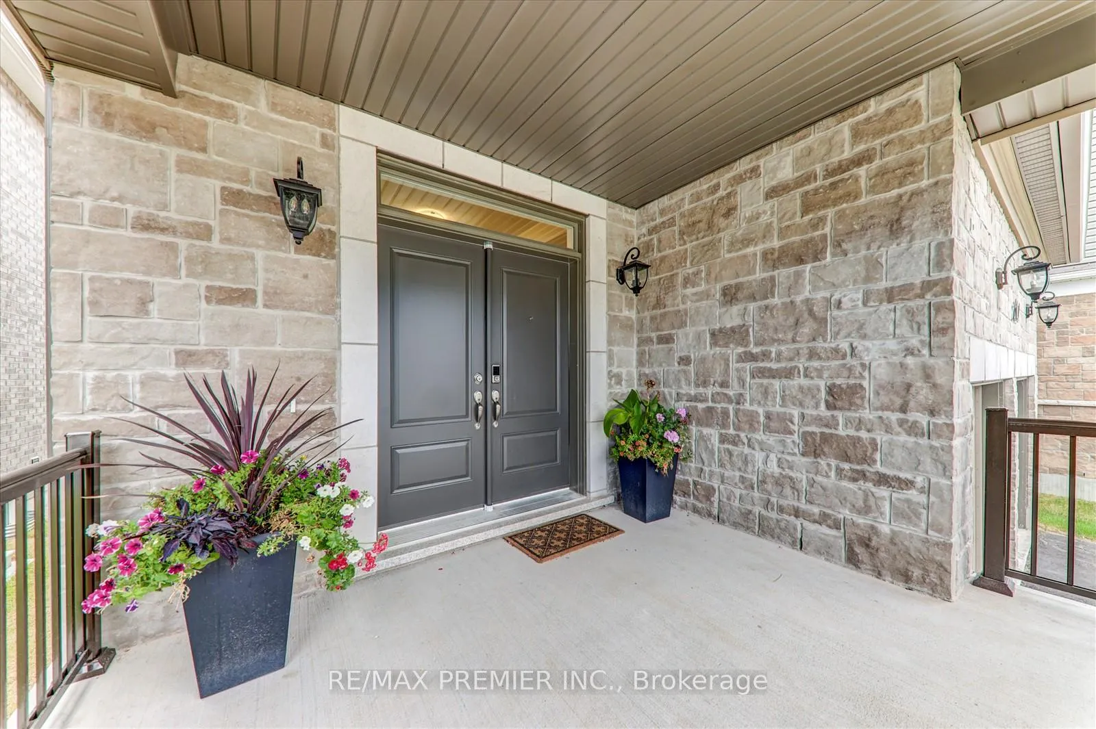 Photo 4 of 609 Mika Street, Innisfil, Rural Innisfil — HOMEH