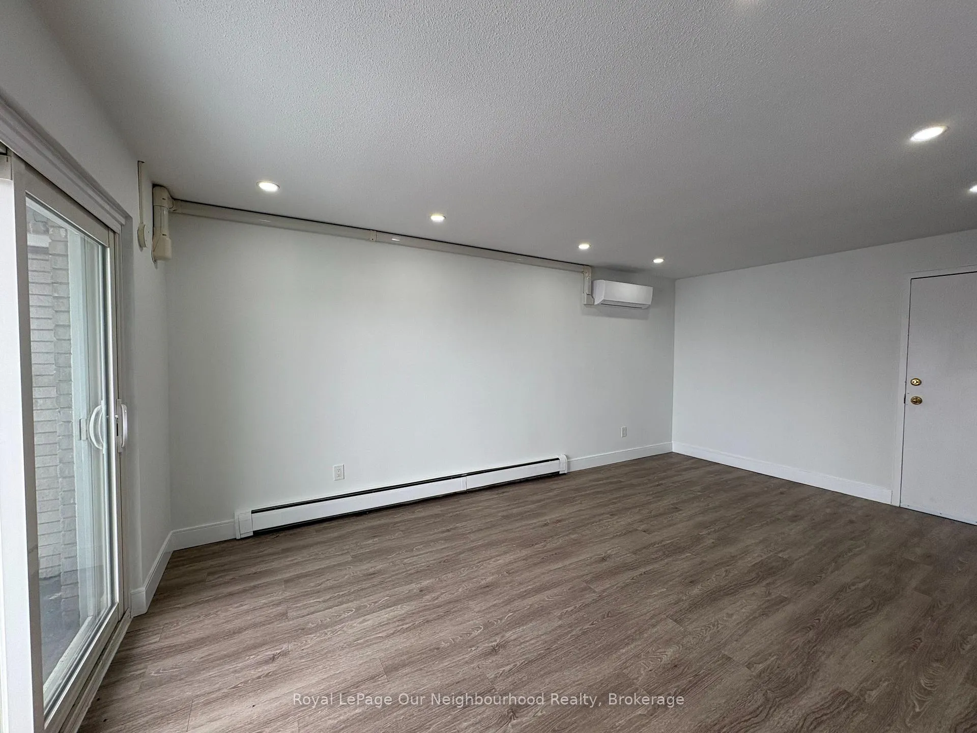 Photo 1 of Unit 11, 107 Chandler Drive, Kitchener — HOMEH