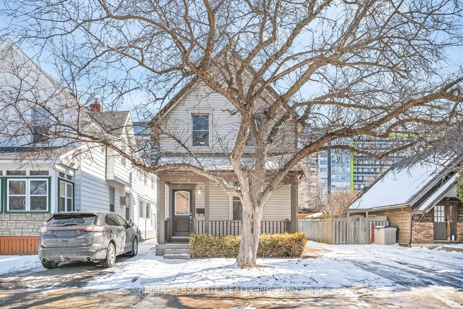 Front of 181 Lebreton Street N