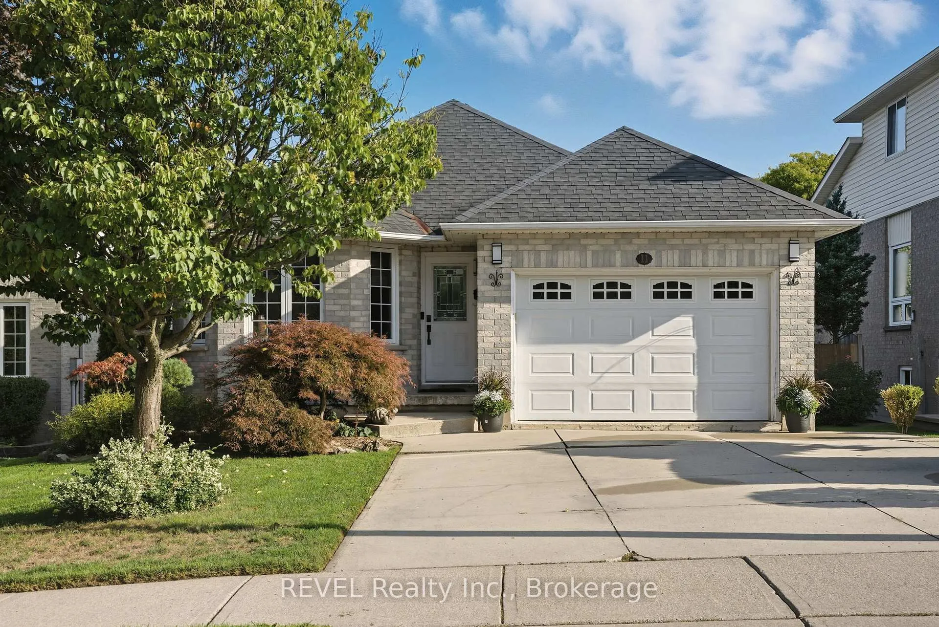 Photo 2 of 11 Supreme Drive, Hamilton, Butler — HOMEH