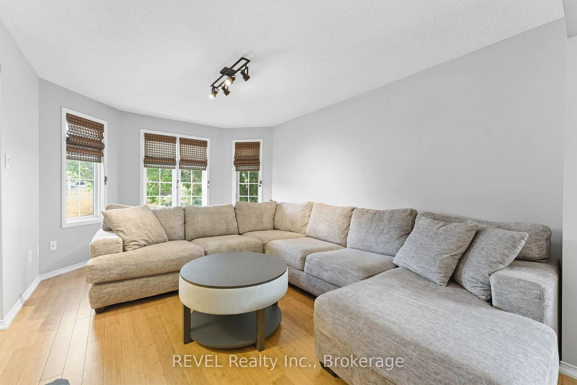 Photo 6 of 11 Supreme Drive, Hamilton, Butler — HOMEH